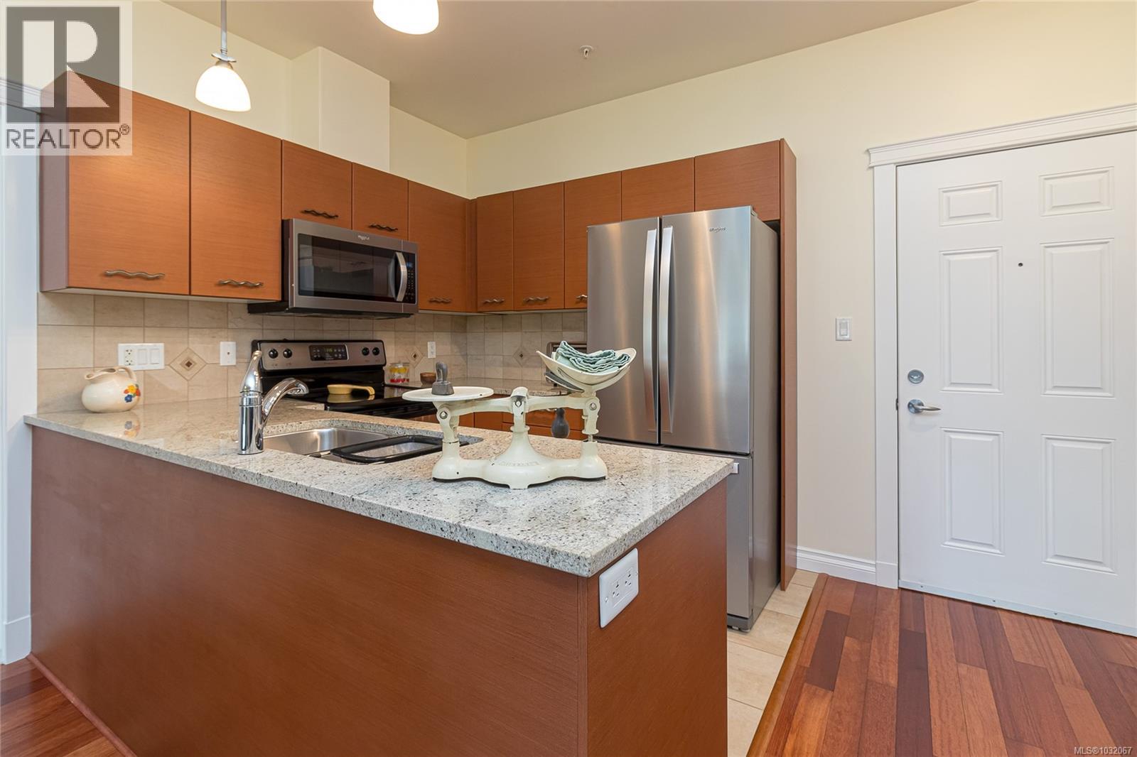 103 2380 Brethour Avenue, Sidney