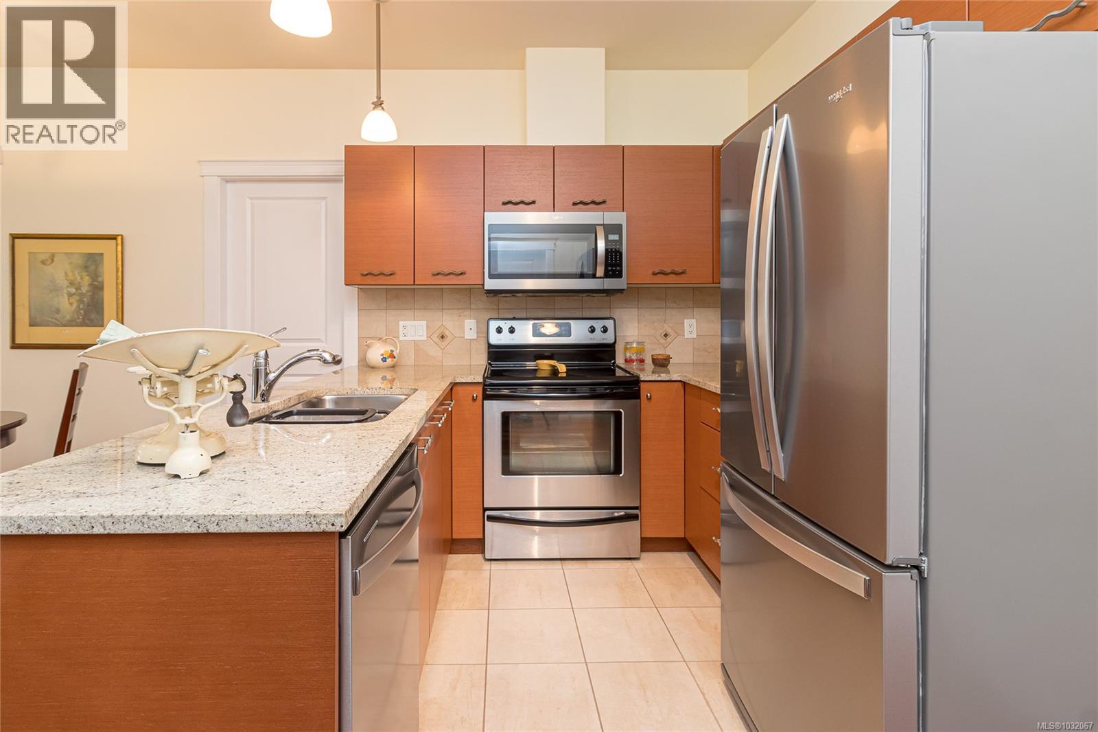 103 2380 Brethour Avenue, Sidney