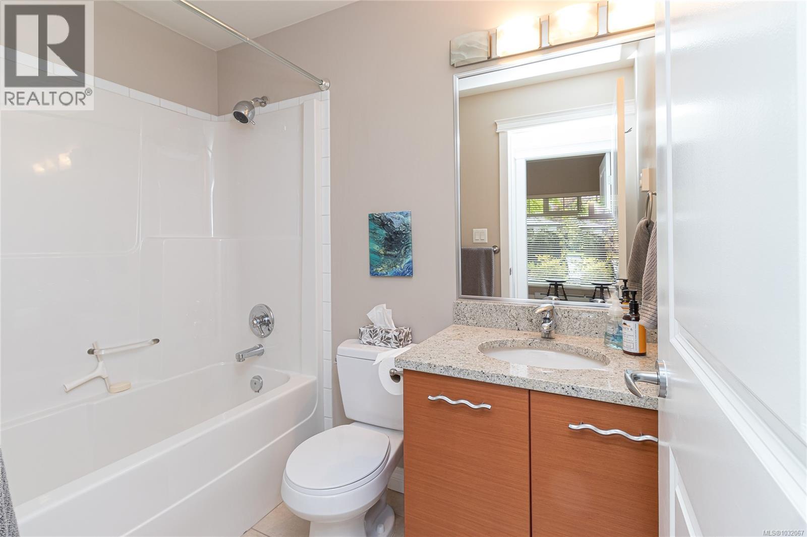 103 2380 Brethour Avenue, Sidney