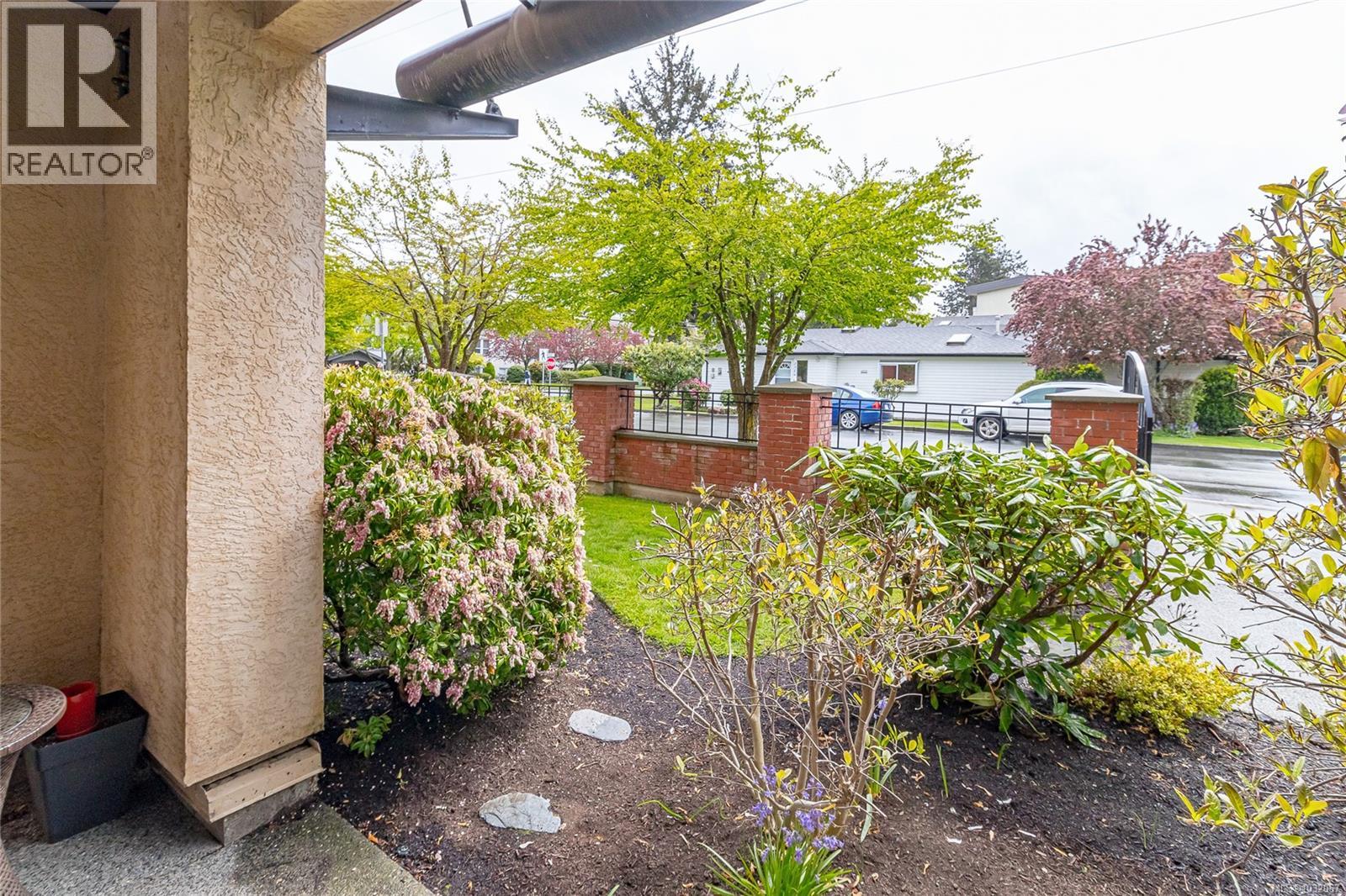 103 2380 Brethour Avenue, Sidney