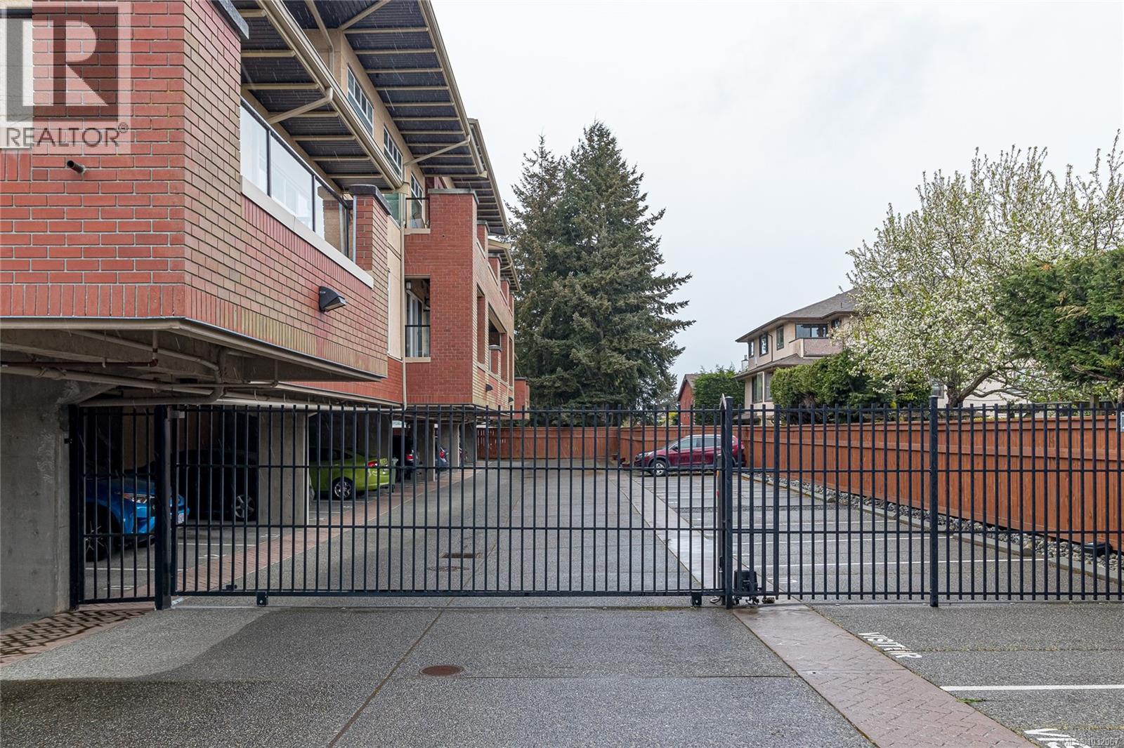 103 2380 Brethour Avenue, Sidney