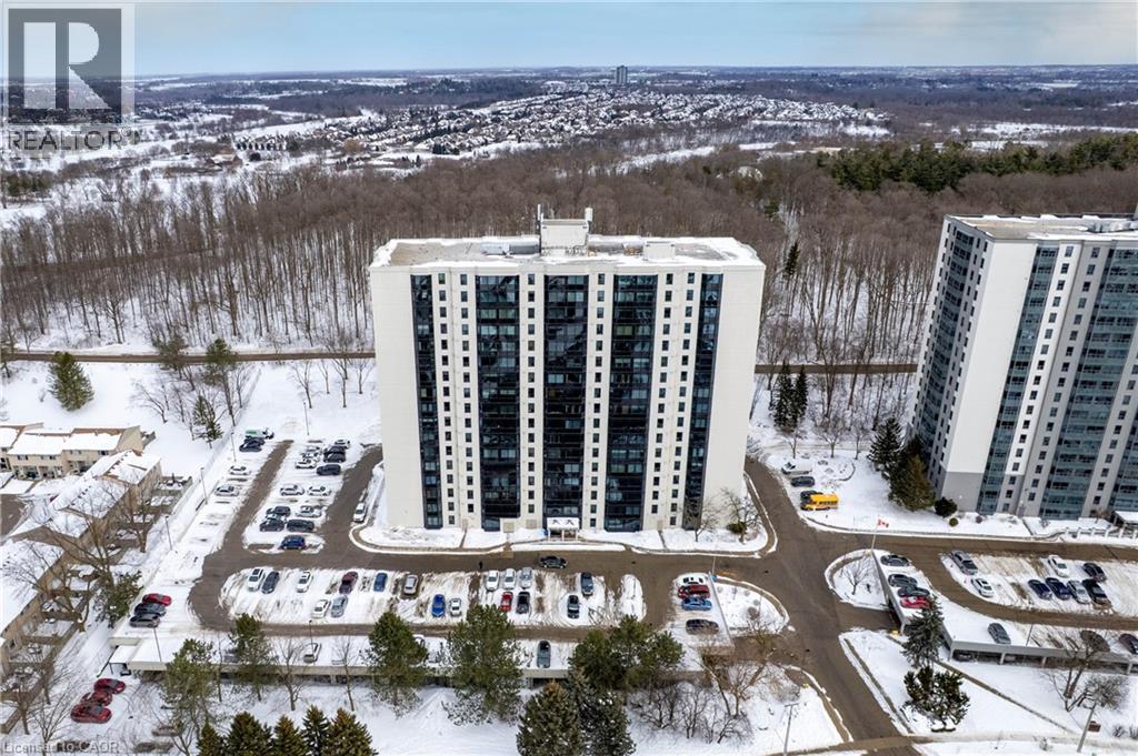35 GREEN VALLEY Drive Unit 1612, Kitchener, Ontario N2P2A5