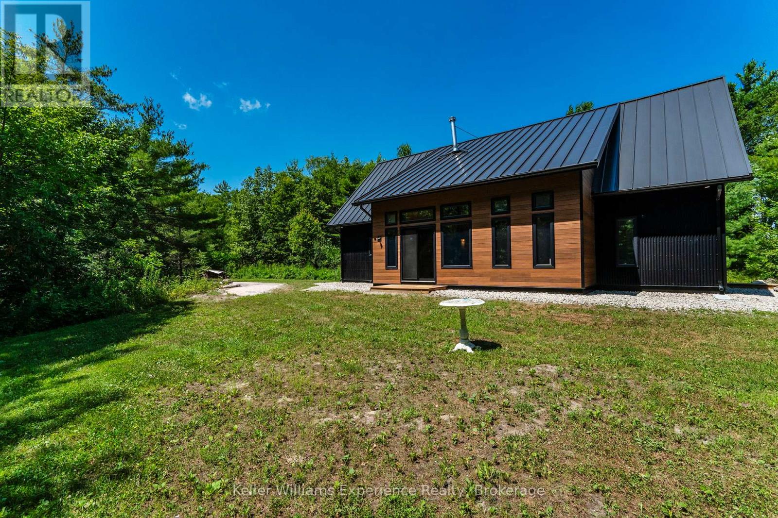 753 HONEY HARBOUR ROAD - 33