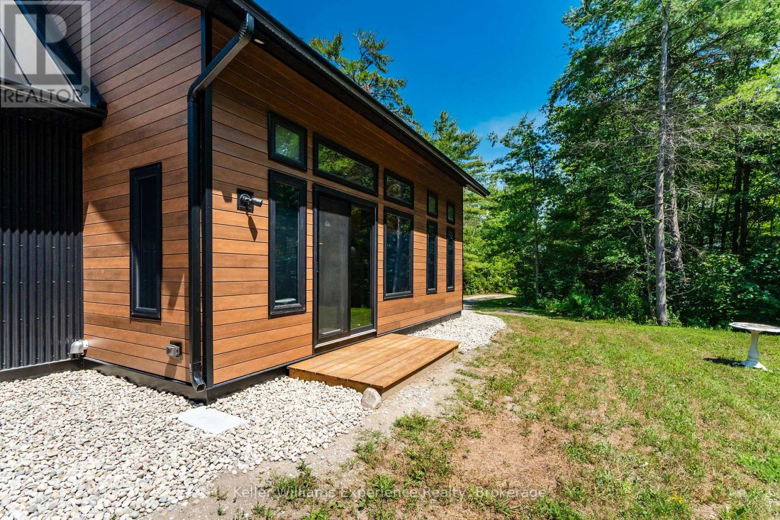 753 HONEY HARBOUR ROAD - 36