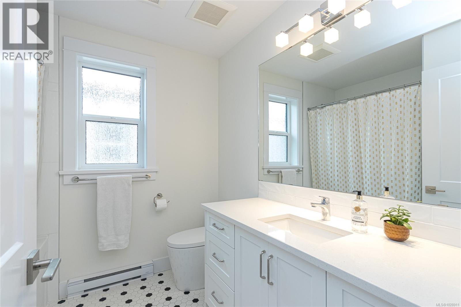 #6 945 Pembroke St - 23