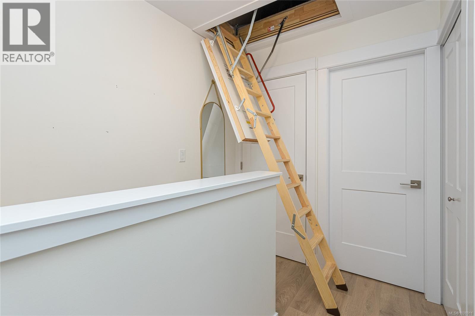 #6 945 Pembroke St - 28