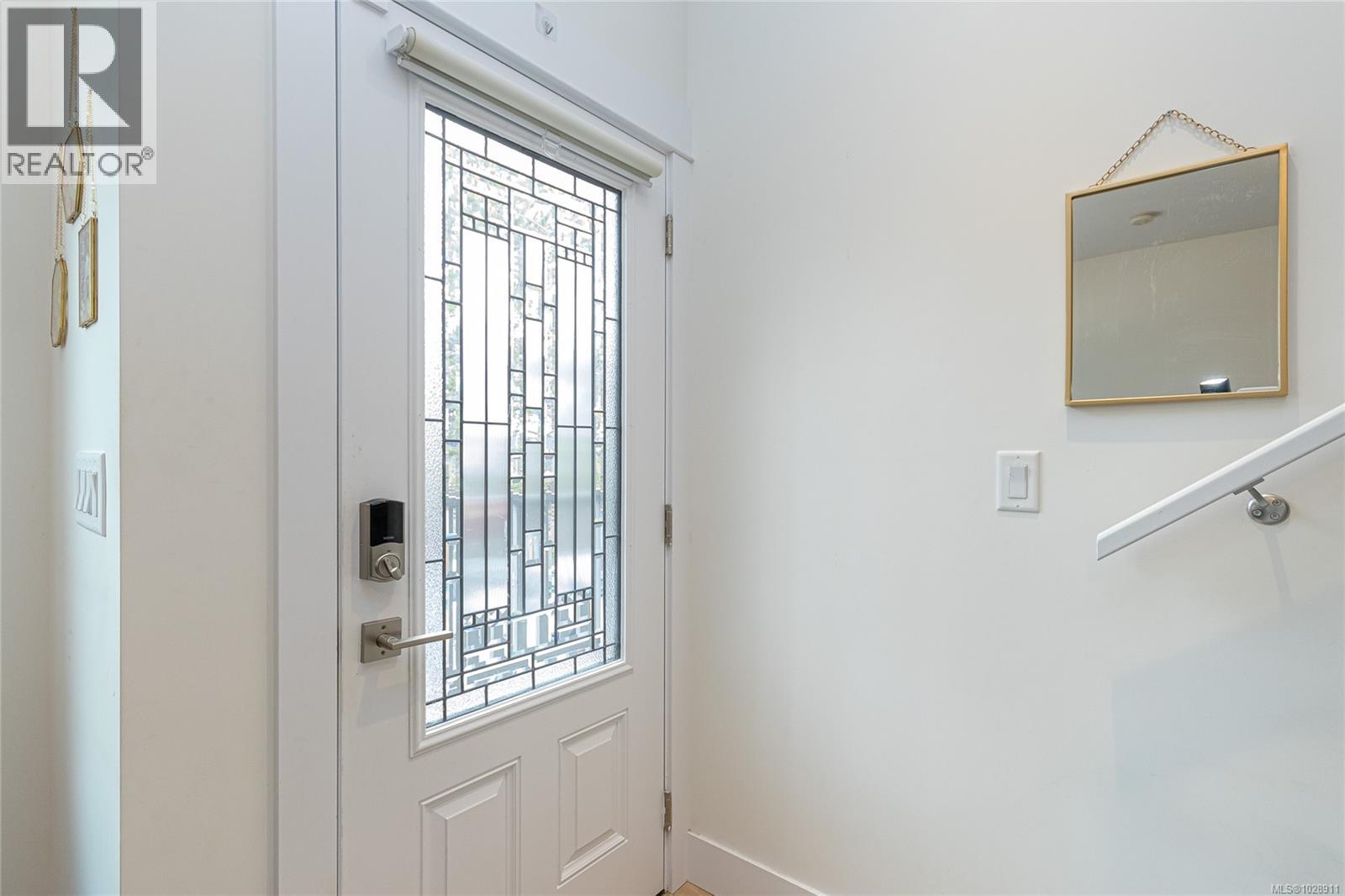 #6 945 Pembroke St - 20