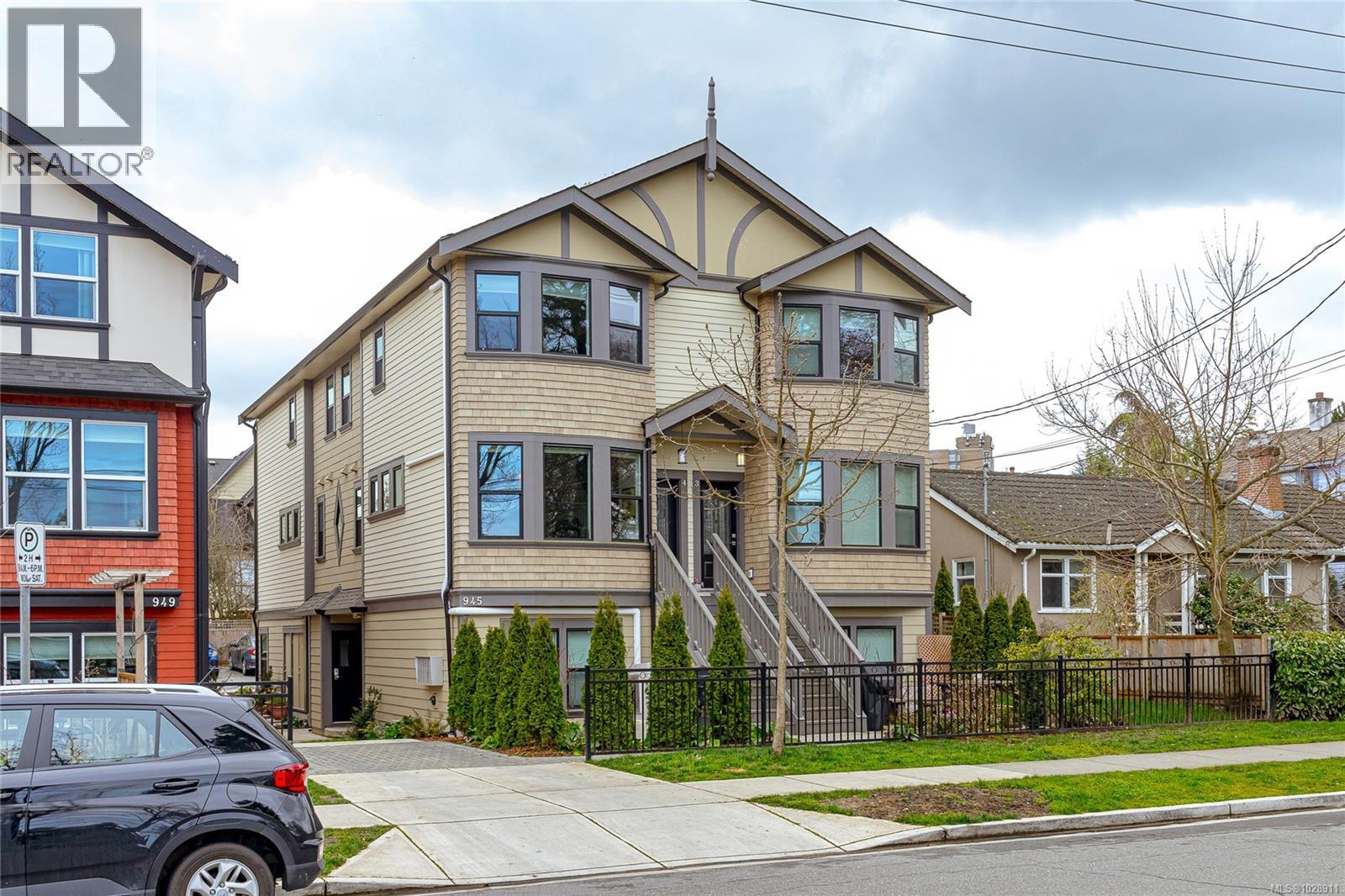 #6 945 Pembroke St - 9