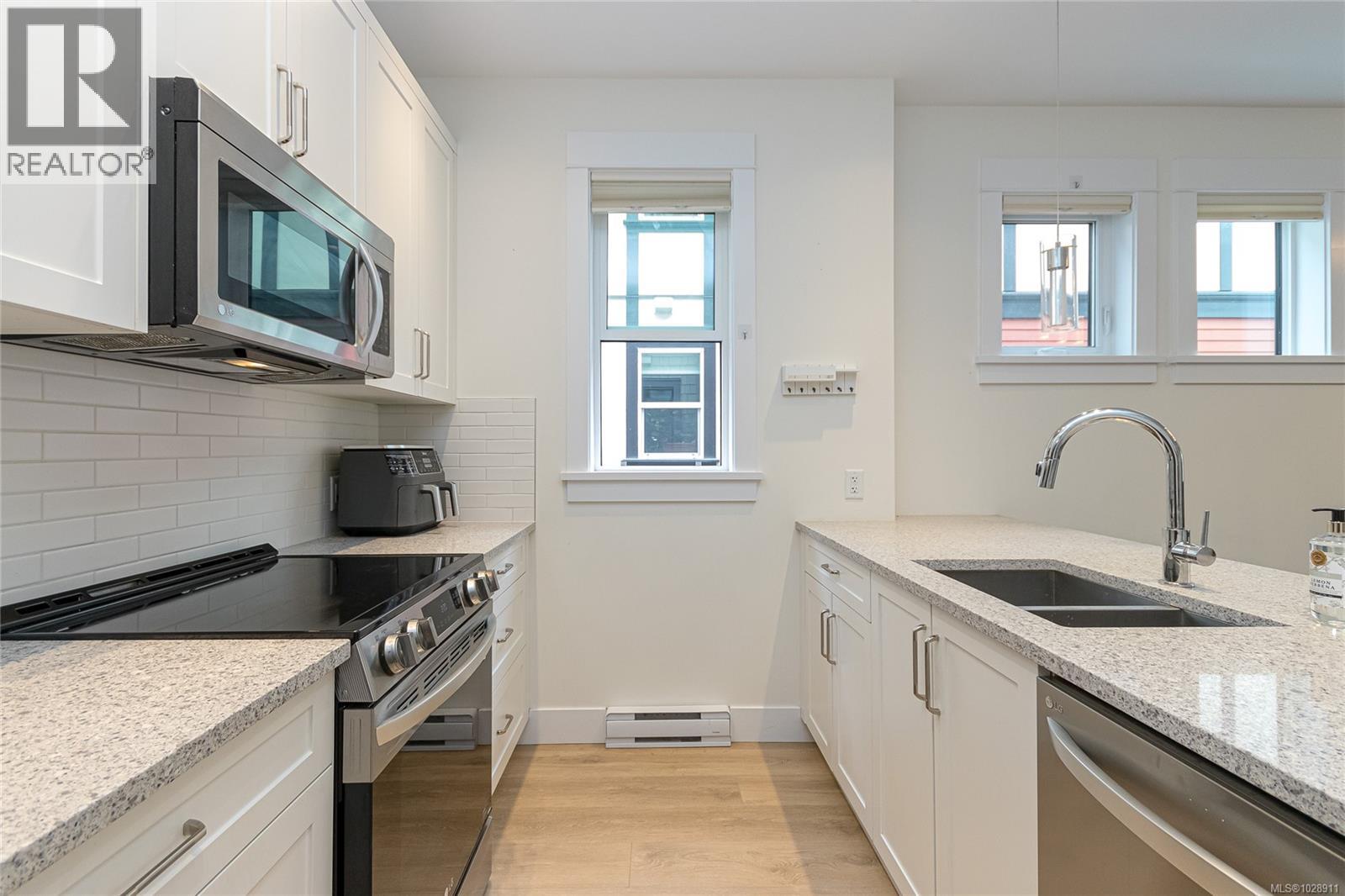 #6 945 Pembroke St - 2