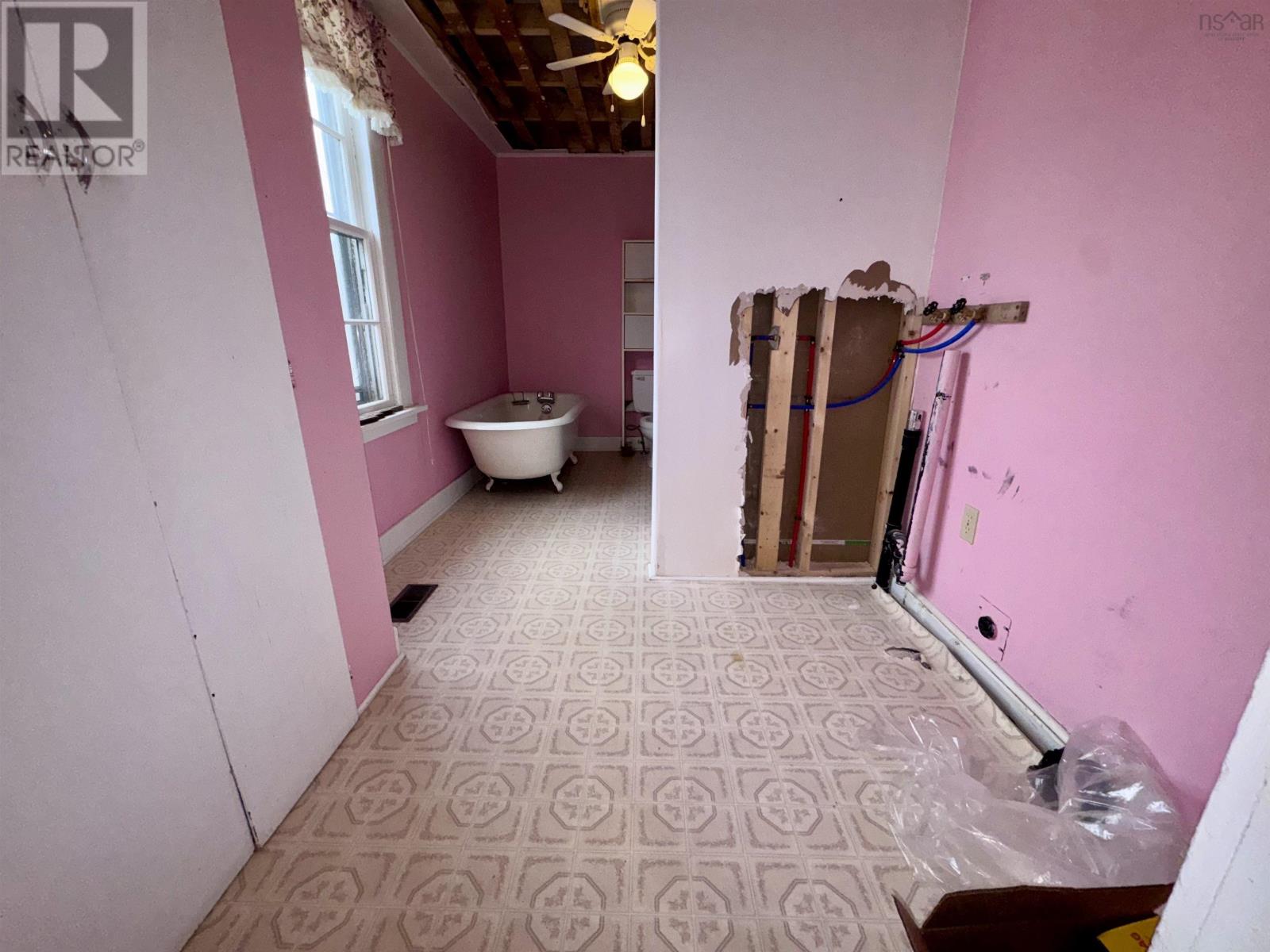 Property 8 of 15 of 18 Willow Street