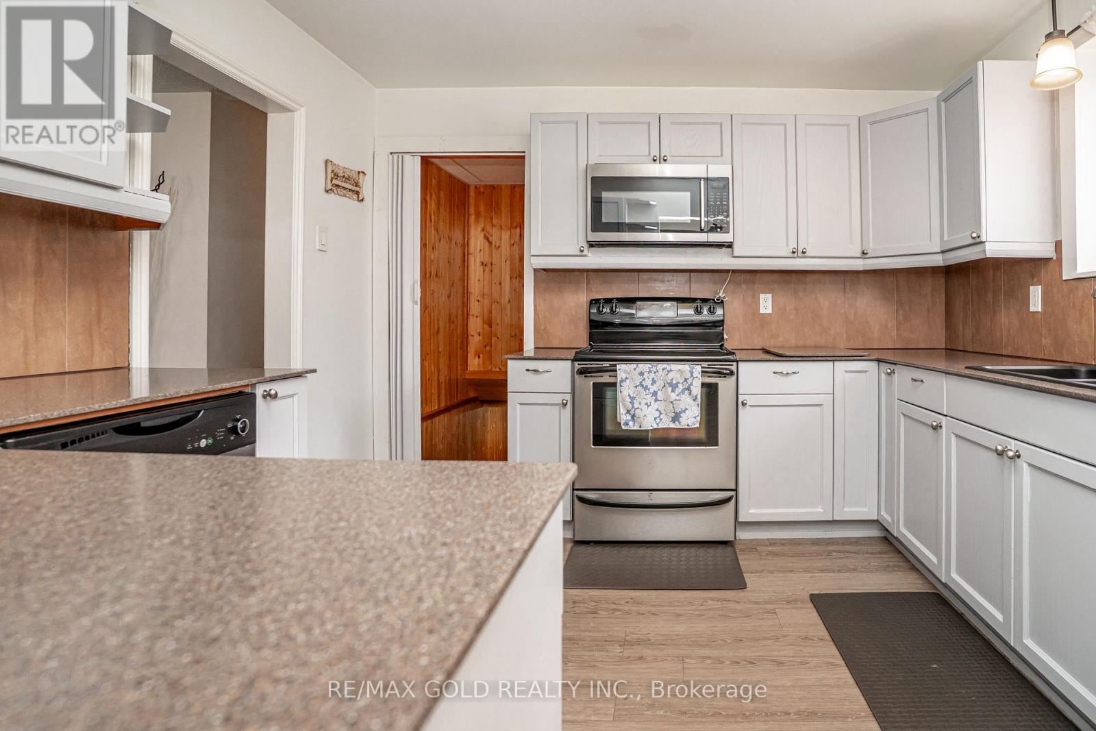 53 DAVENPORT CRESCENT - 15