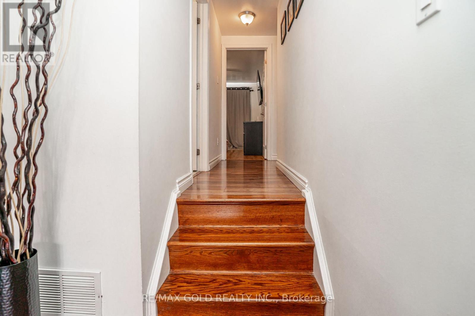 53 DAVENPORT CRESCENT - 18
