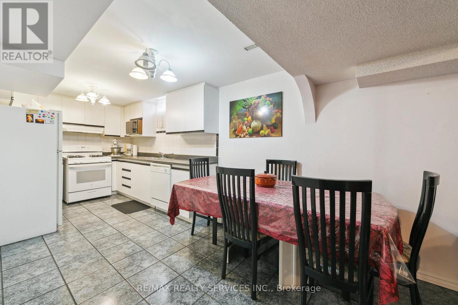 247 VODDEN STREET W - 40