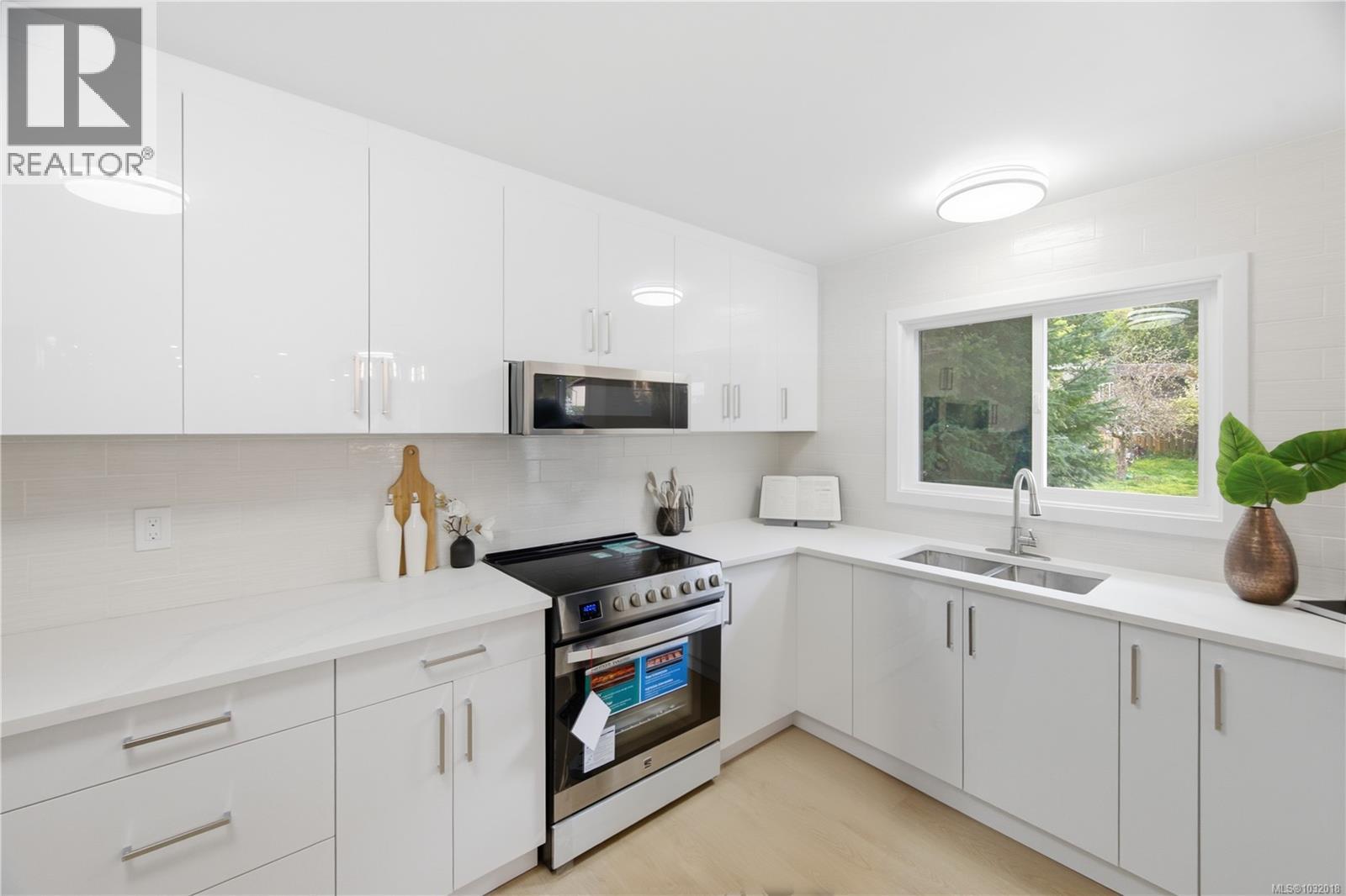  4391 Elnido Crescent, Saanich