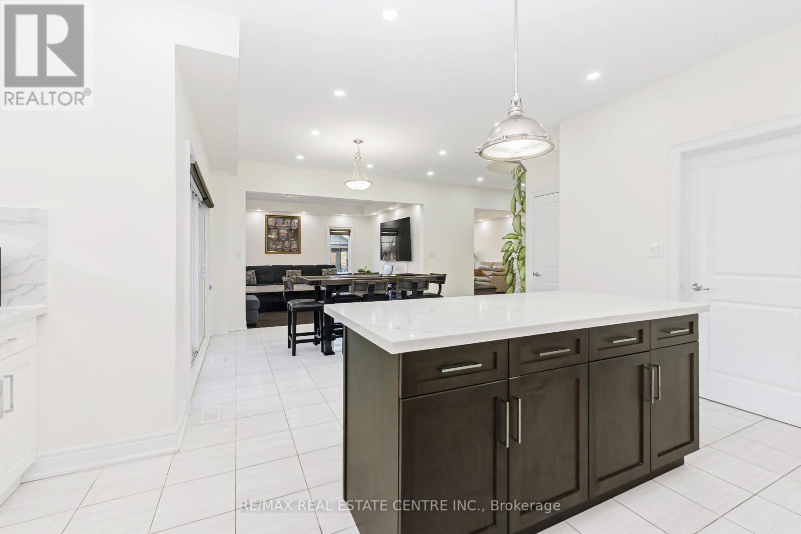127 LAMETTI DRIVE - 20