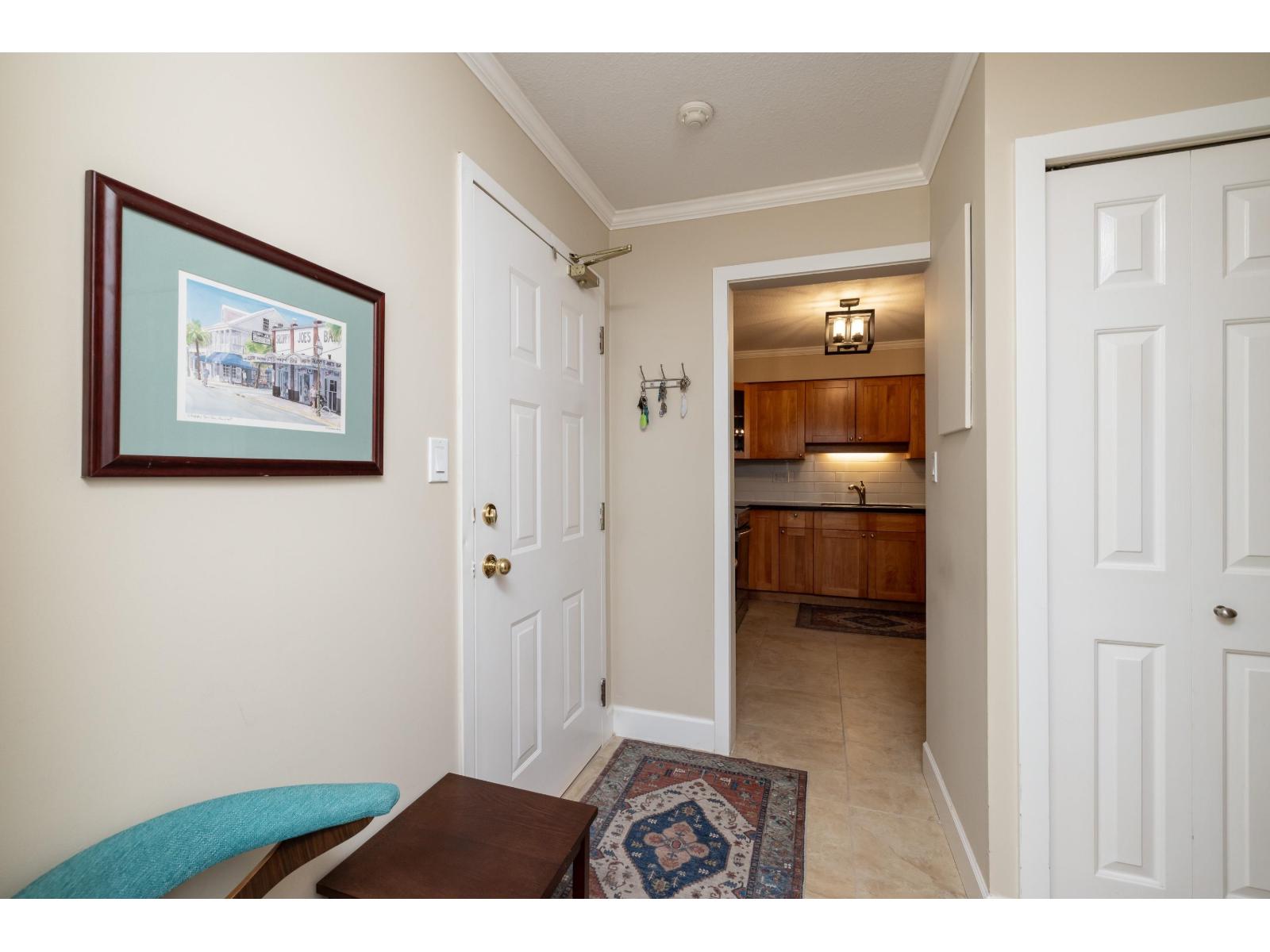 205 1459 BLACKWOOD STREET, White Rock