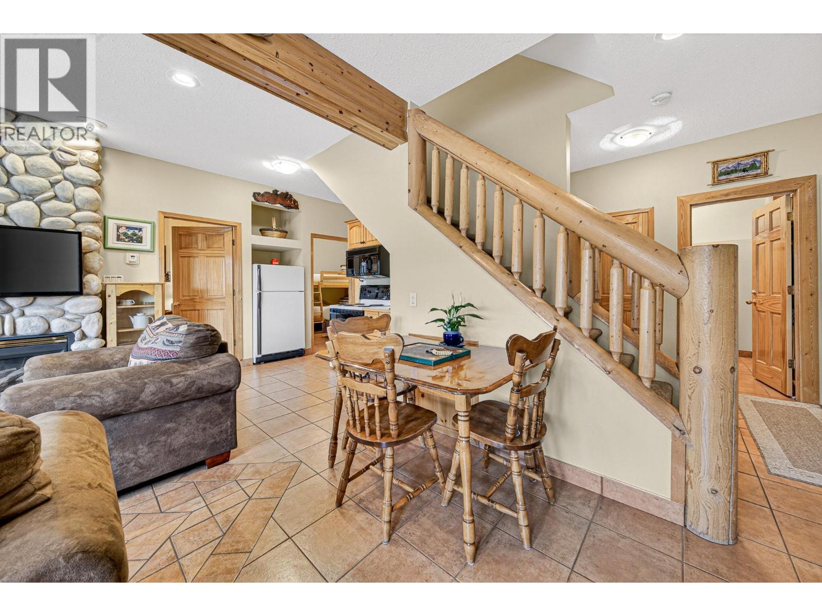 5267 HIGHLINE DRIVE - 52