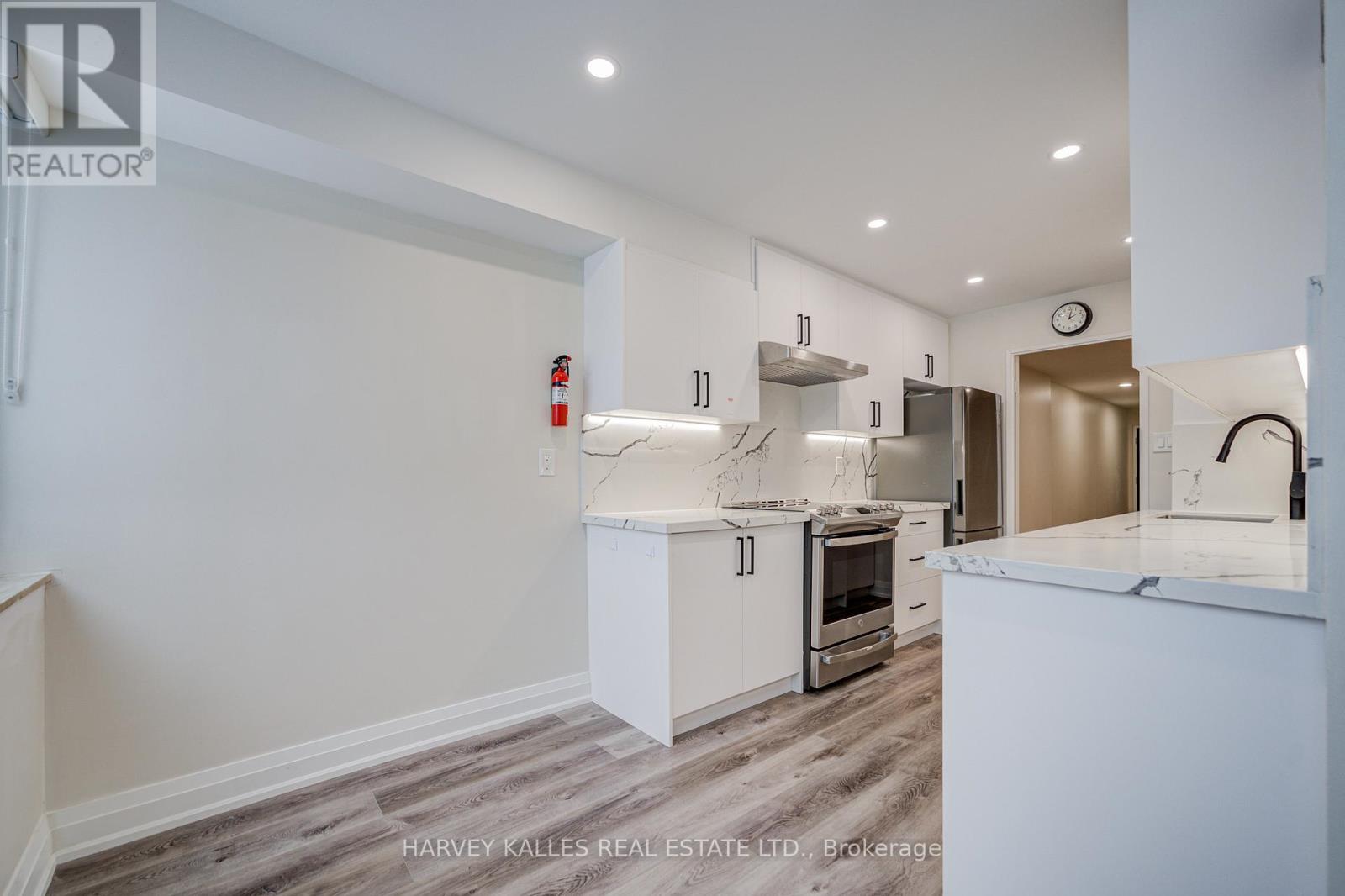 #109 3000 BATHURST STREET - 15