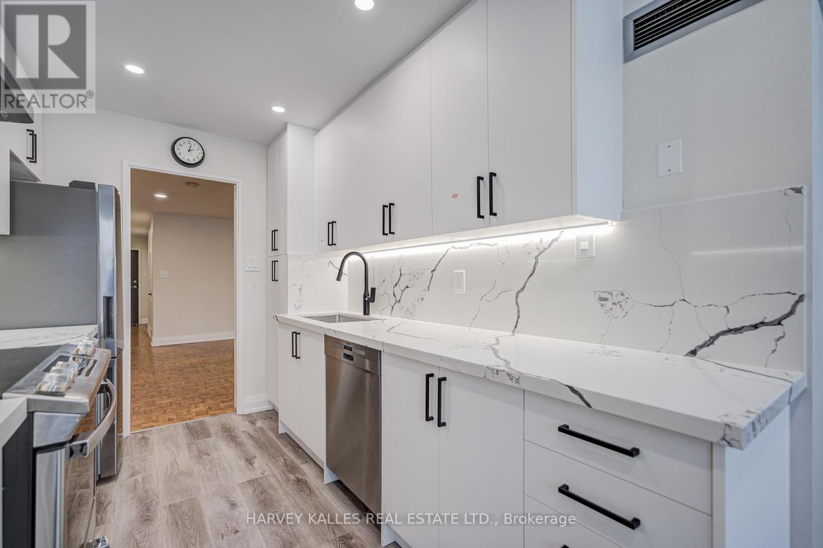 #109 3000 BATHURST STREET - 17