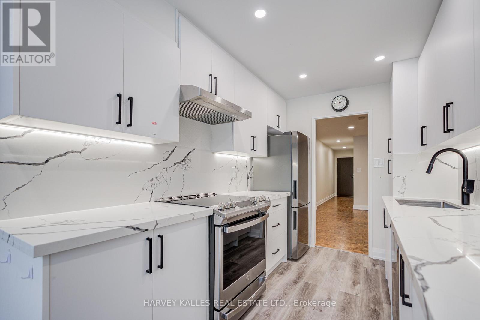 #109 3000 BATHURST STREET - 18