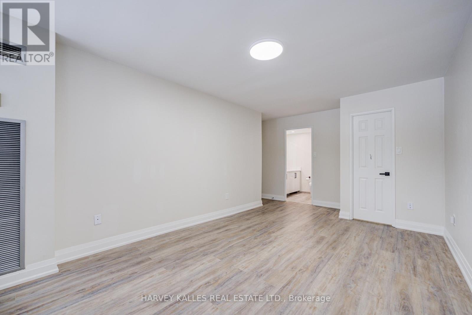 #109 3000 BATHURST STREET - 24