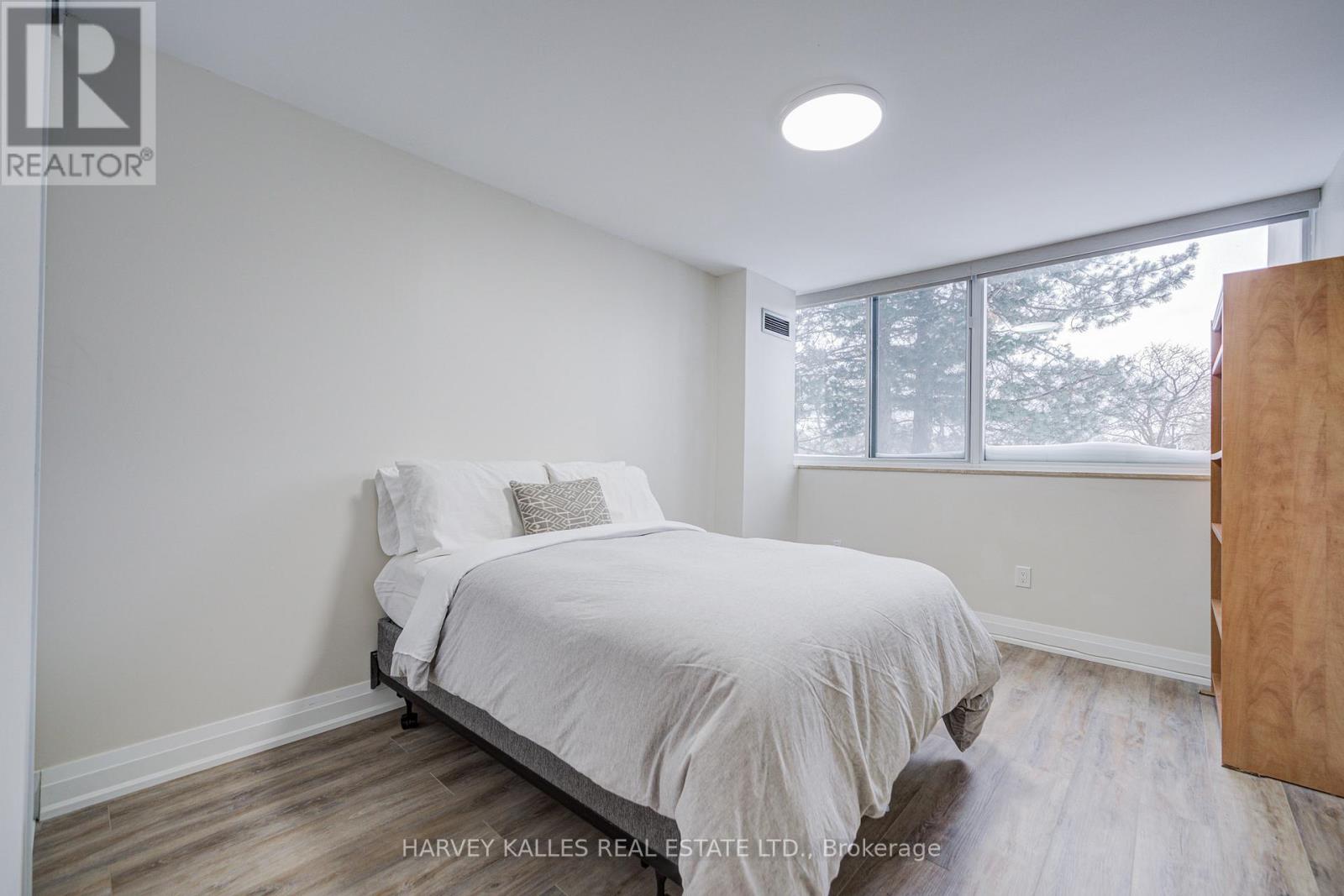 #109 3000 BATHURST STREET - 28