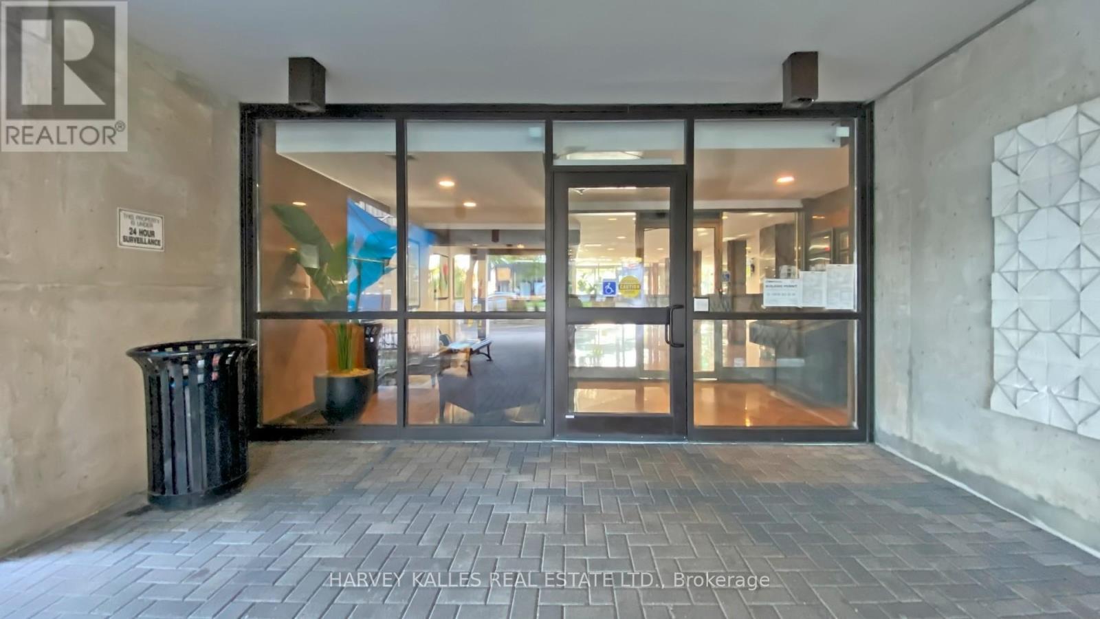 #109 3000 BATHURST STREET - 32