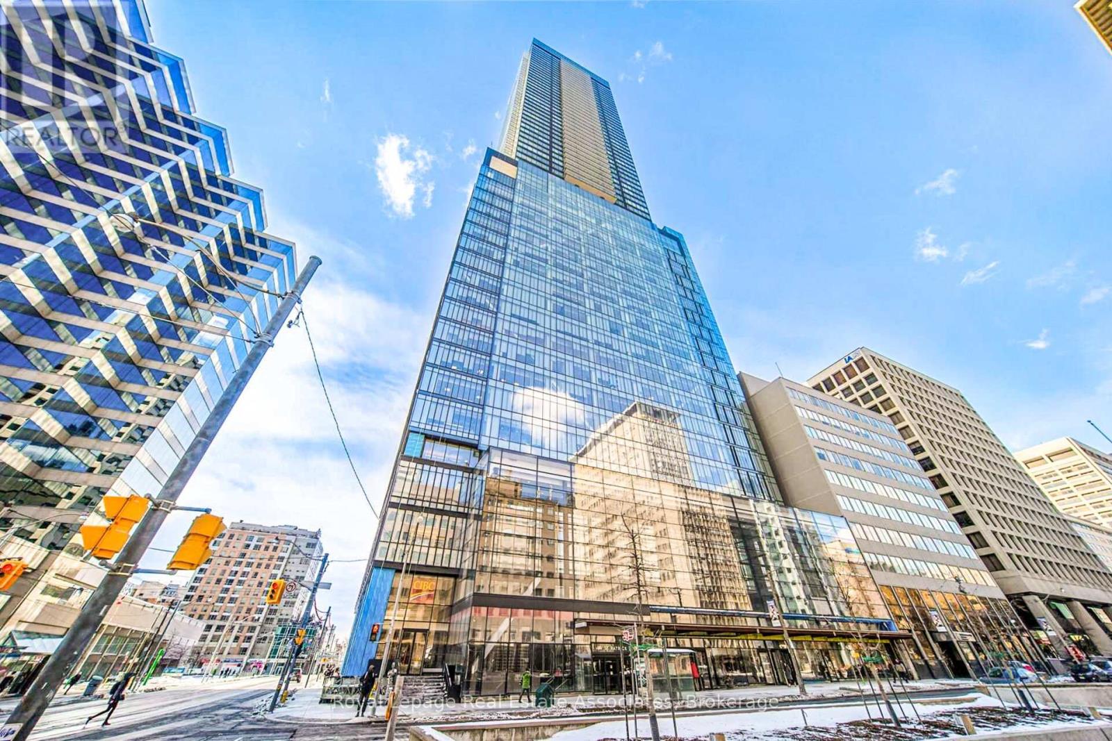Listing photo of 2302 - 488 UNIVERSITY AVENUE