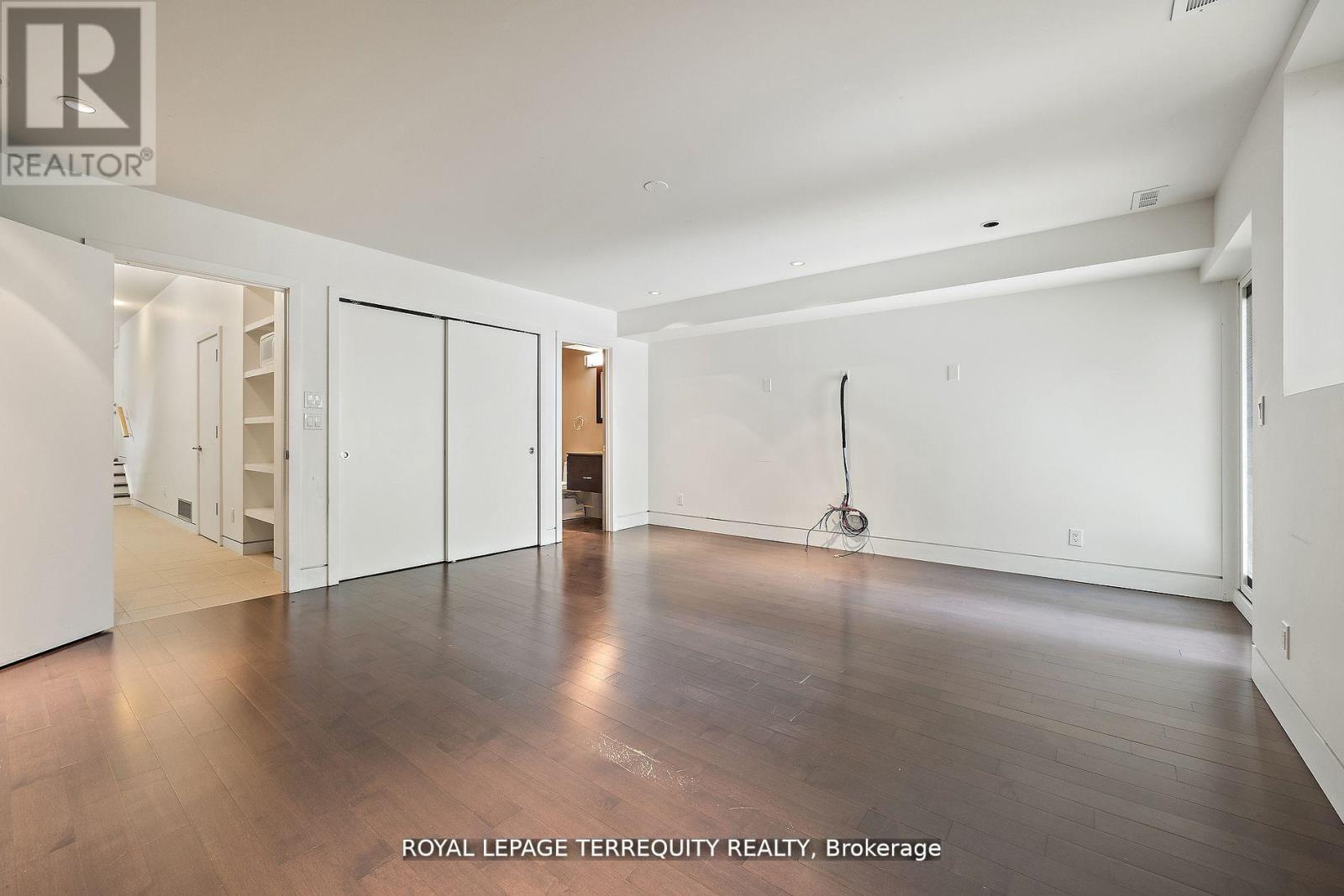 317 KEEWATIN AVENUE - 36