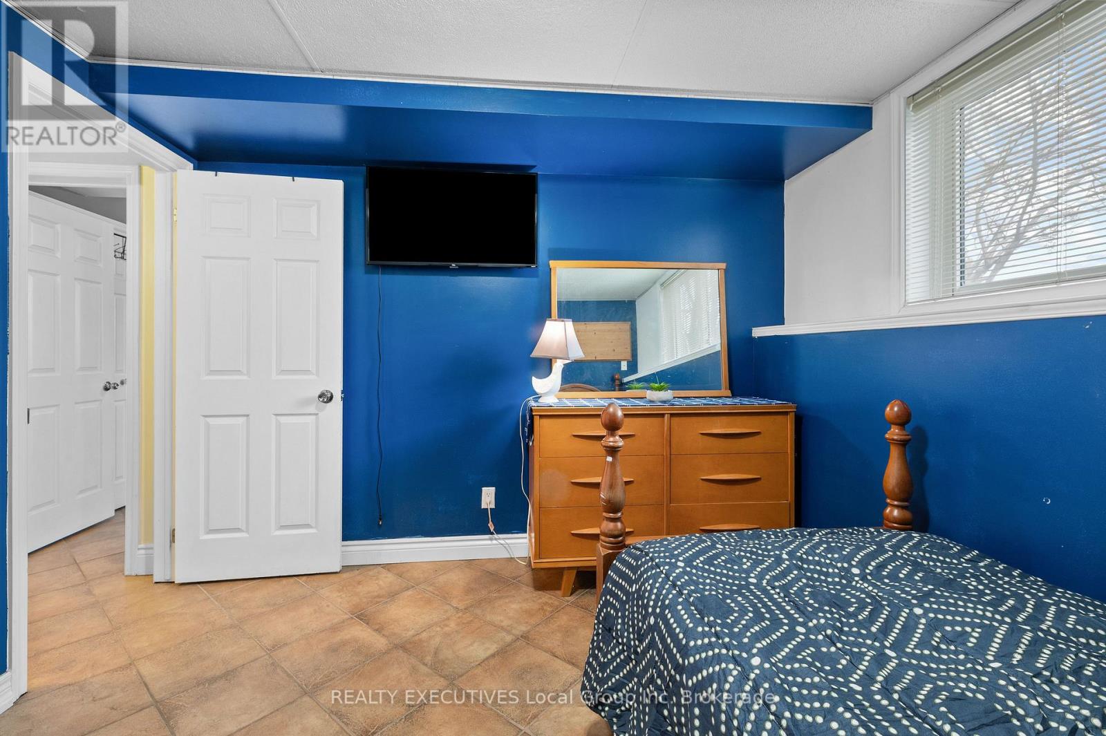 962 LAKESHORE DRIVE — photo 32