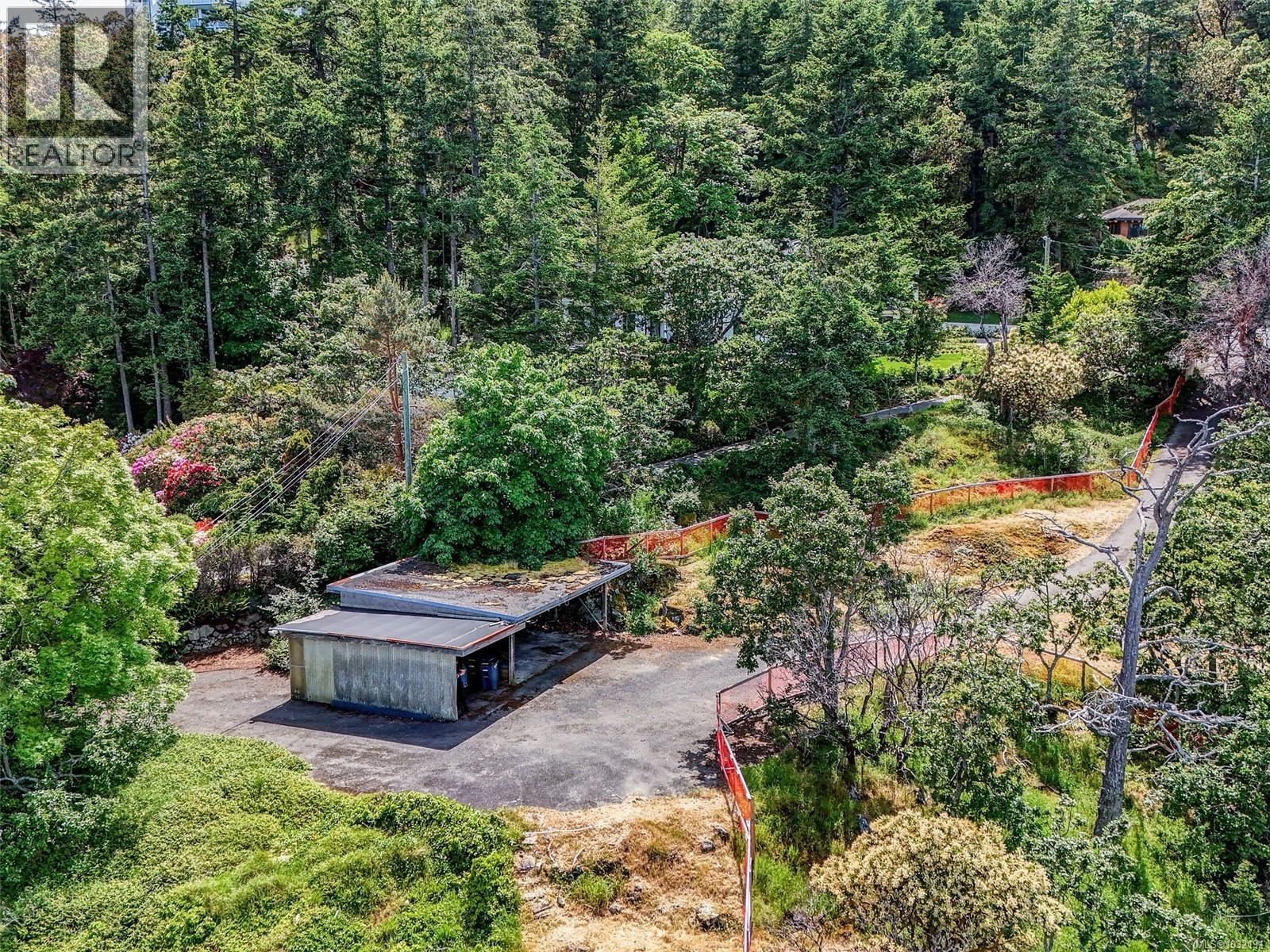  6000 Lockehaven Drive, Saanich