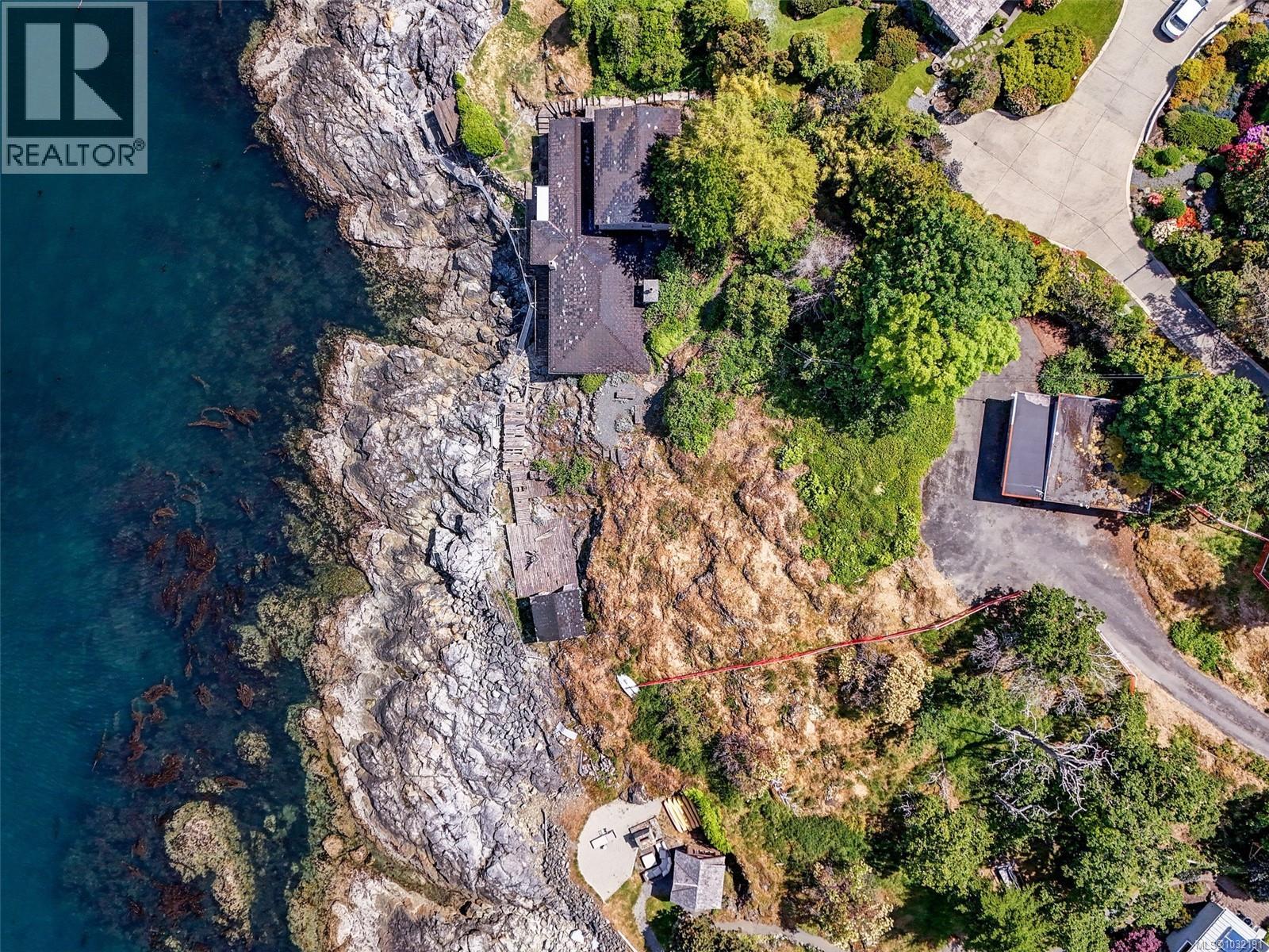  6000 Lockehaven Drive, Saanich