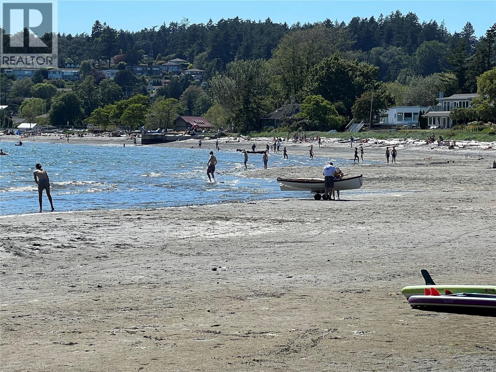  6000 Lockehaven Drive, Saanich