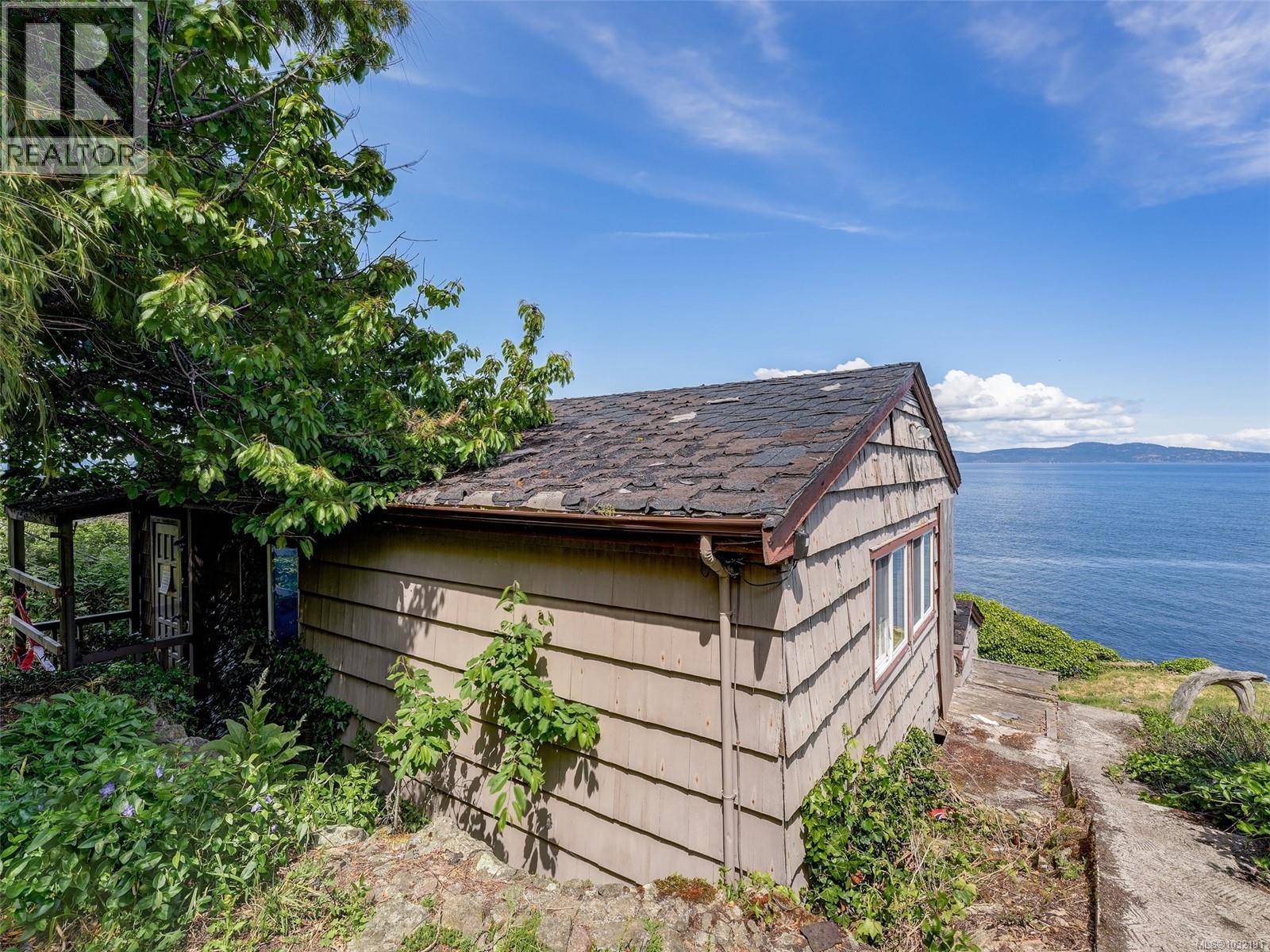  6000 Lockehaven Drive, Saanich