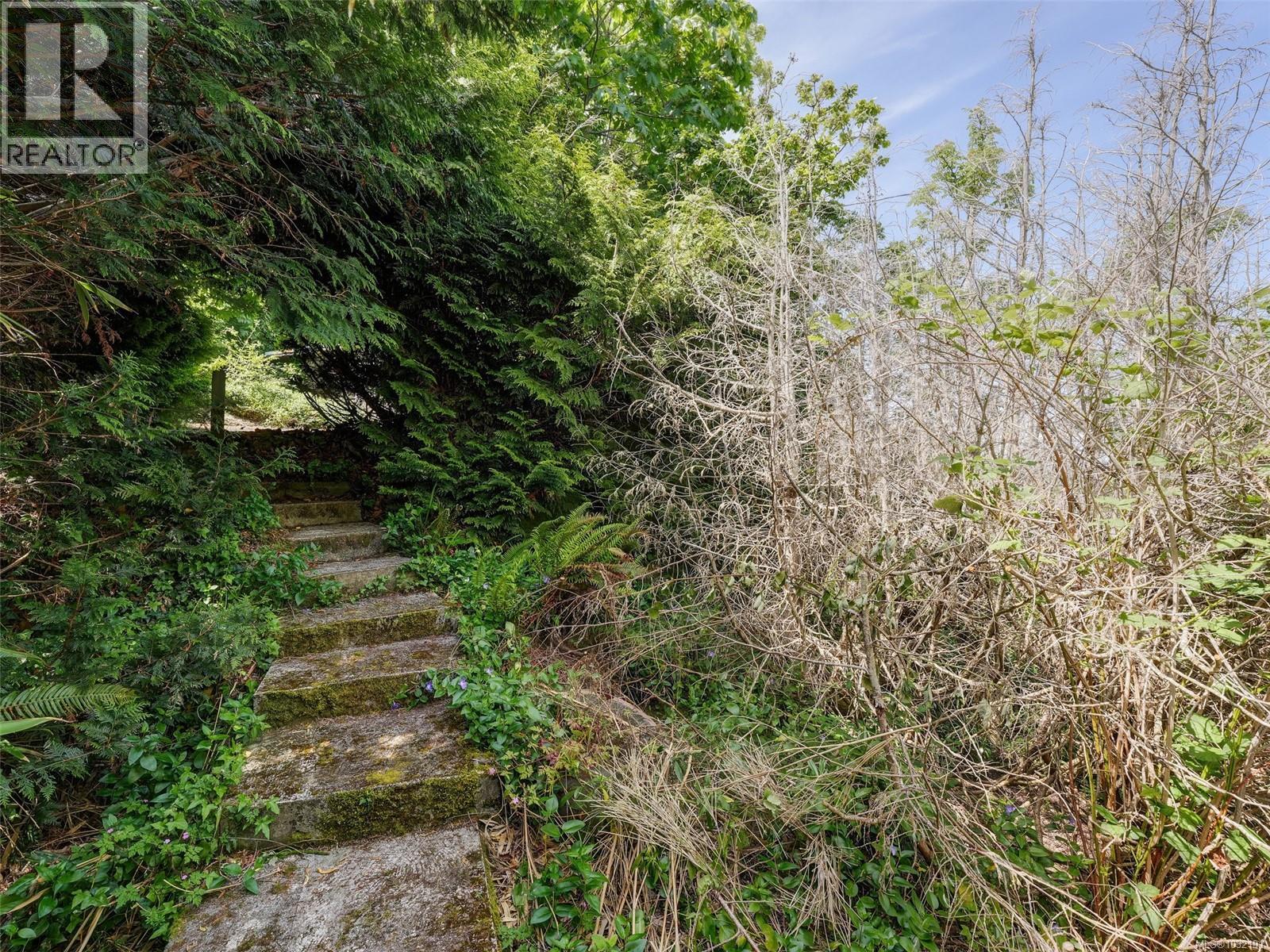  6000 Lockehaven Drive, Saanich