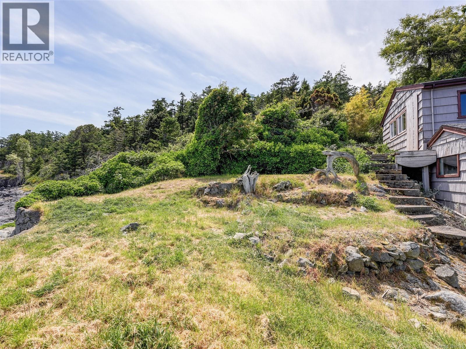  6000 Lockehaven Drive, Saanich