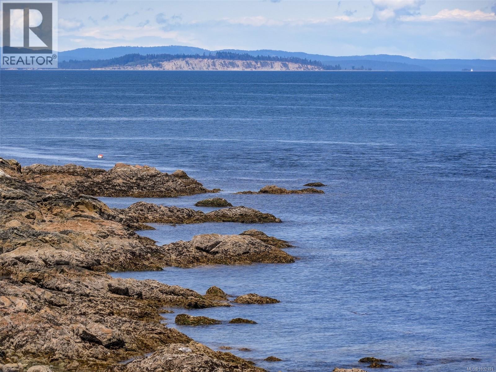  6000 Lockehaven Drive, Saanich