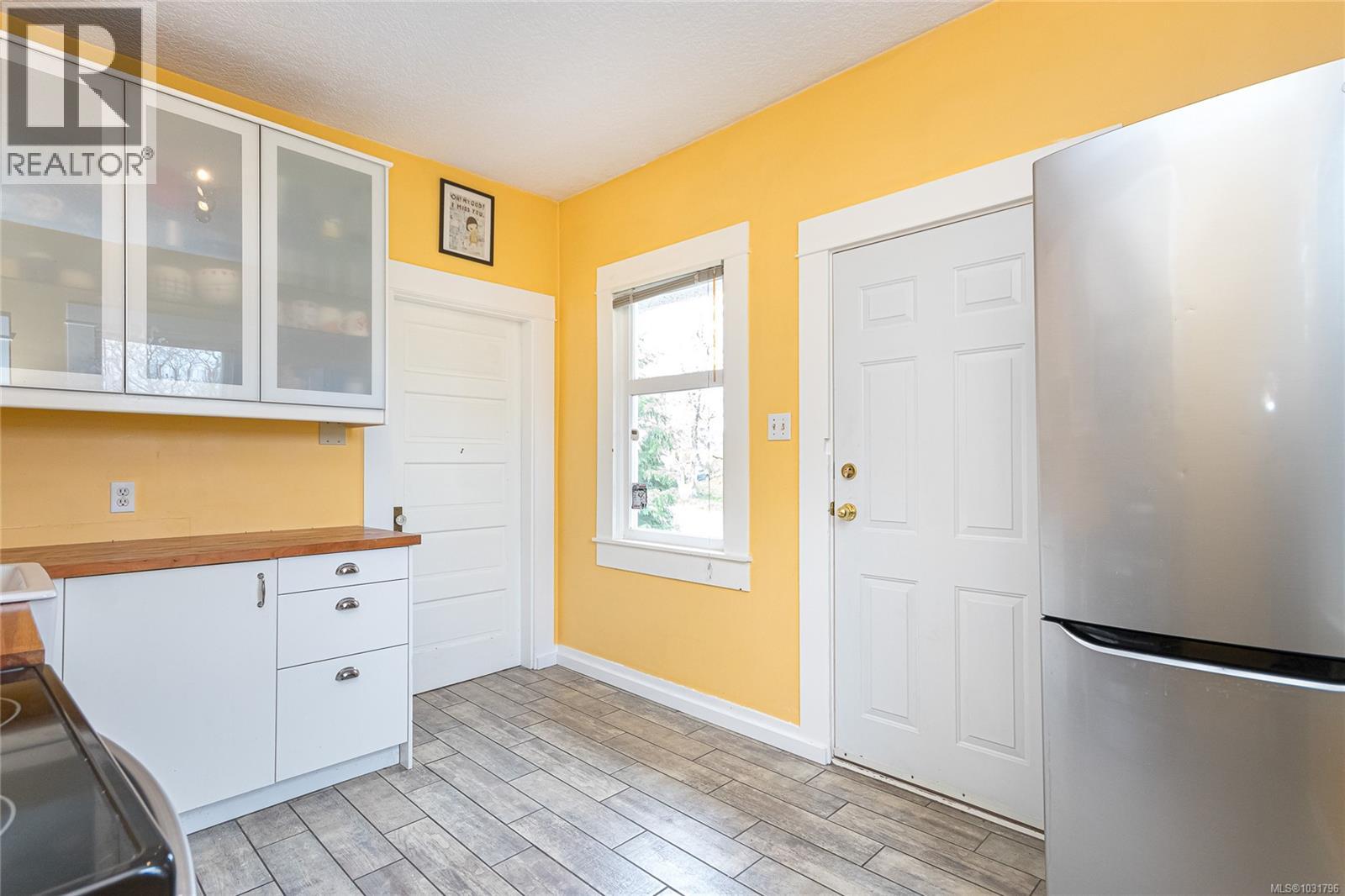 1080 JASMINE AVE - 11