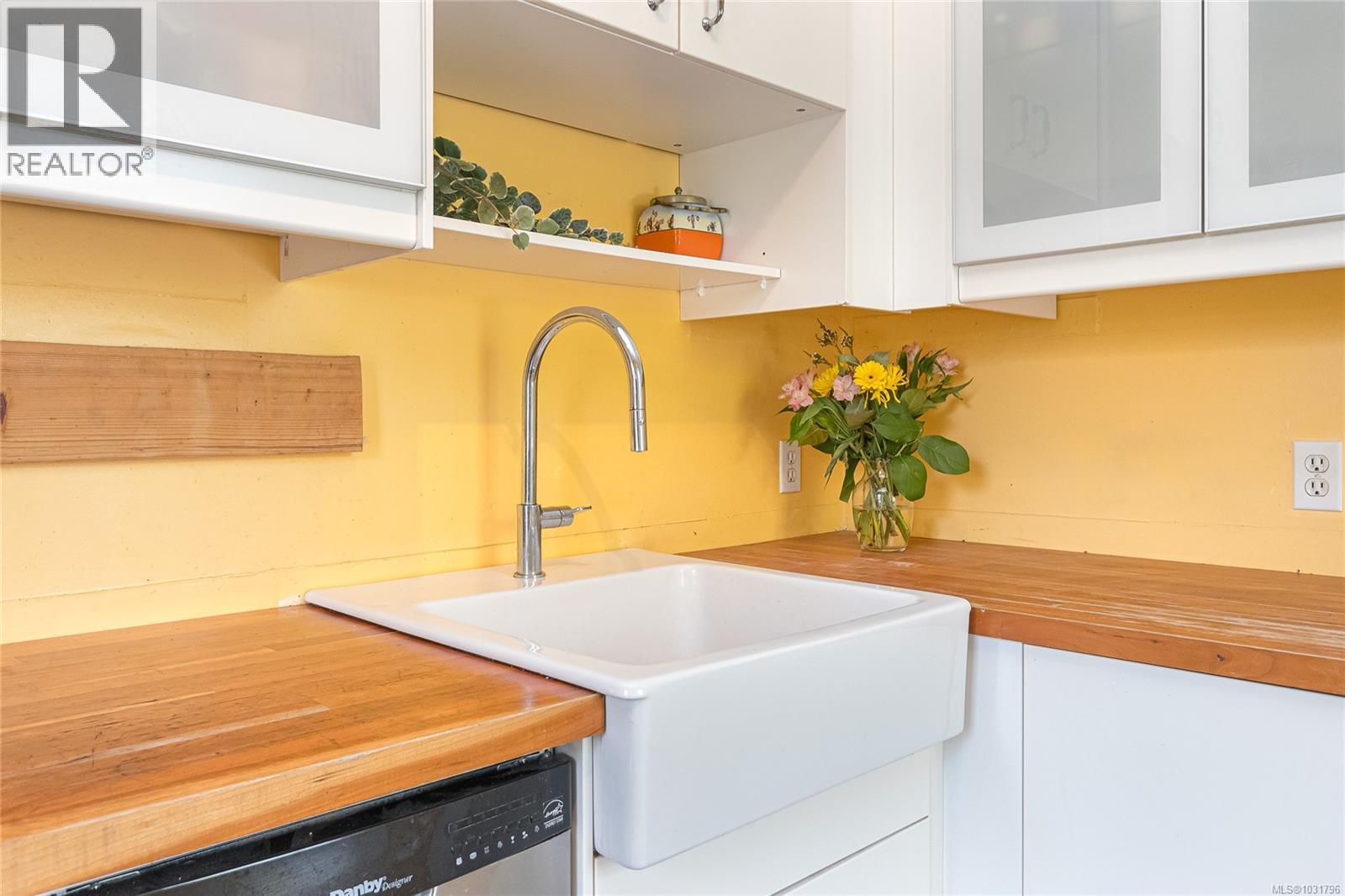 1080 JASMINE AVE - 12