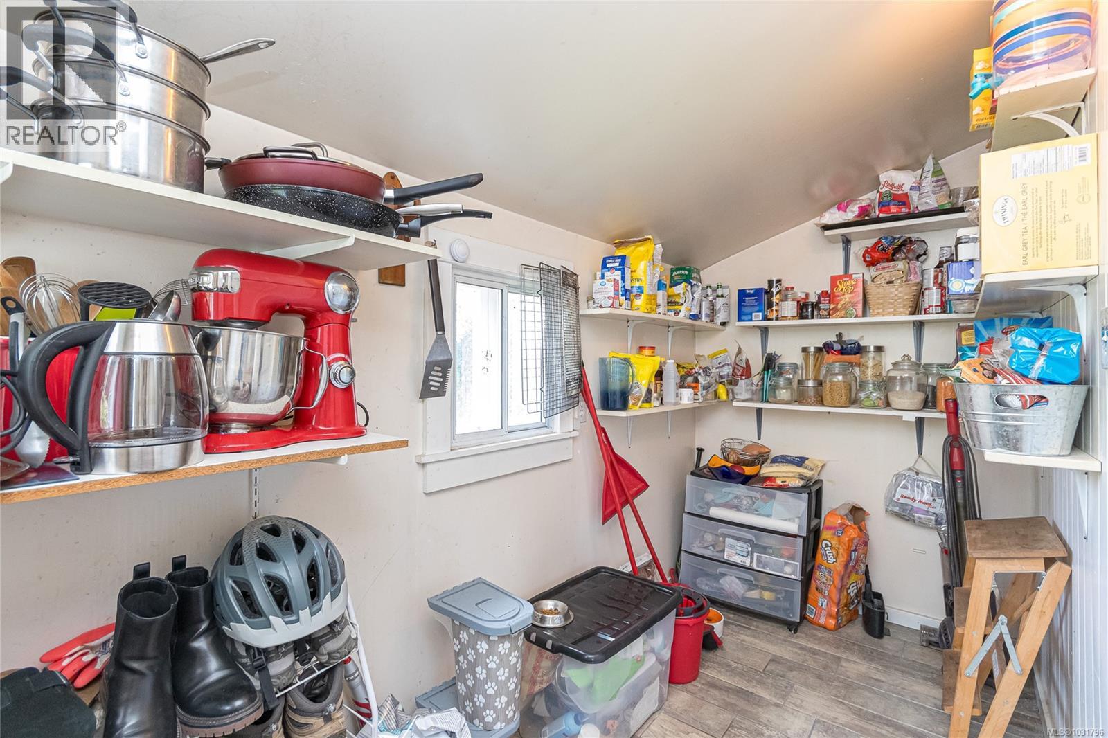 1080 JASMINE AVE - 13