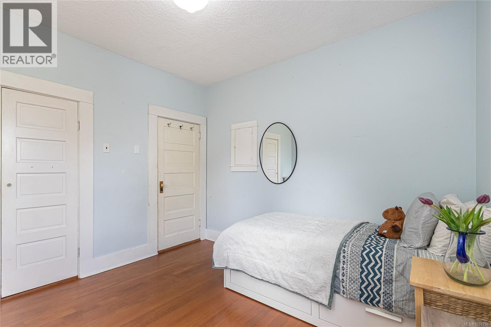 1080 JASMINE AVE - 25