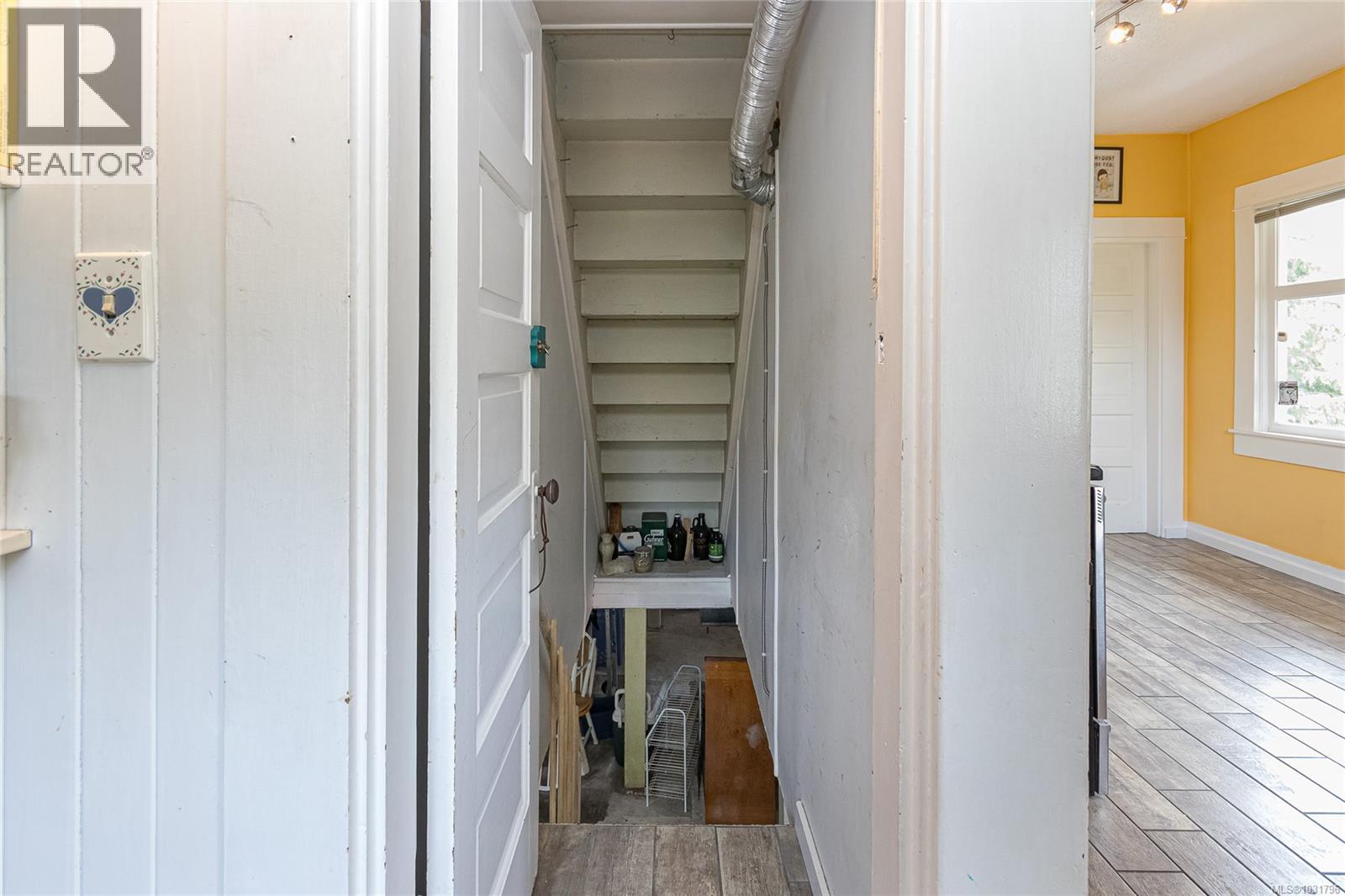 1080 JASMINE AVE - 26