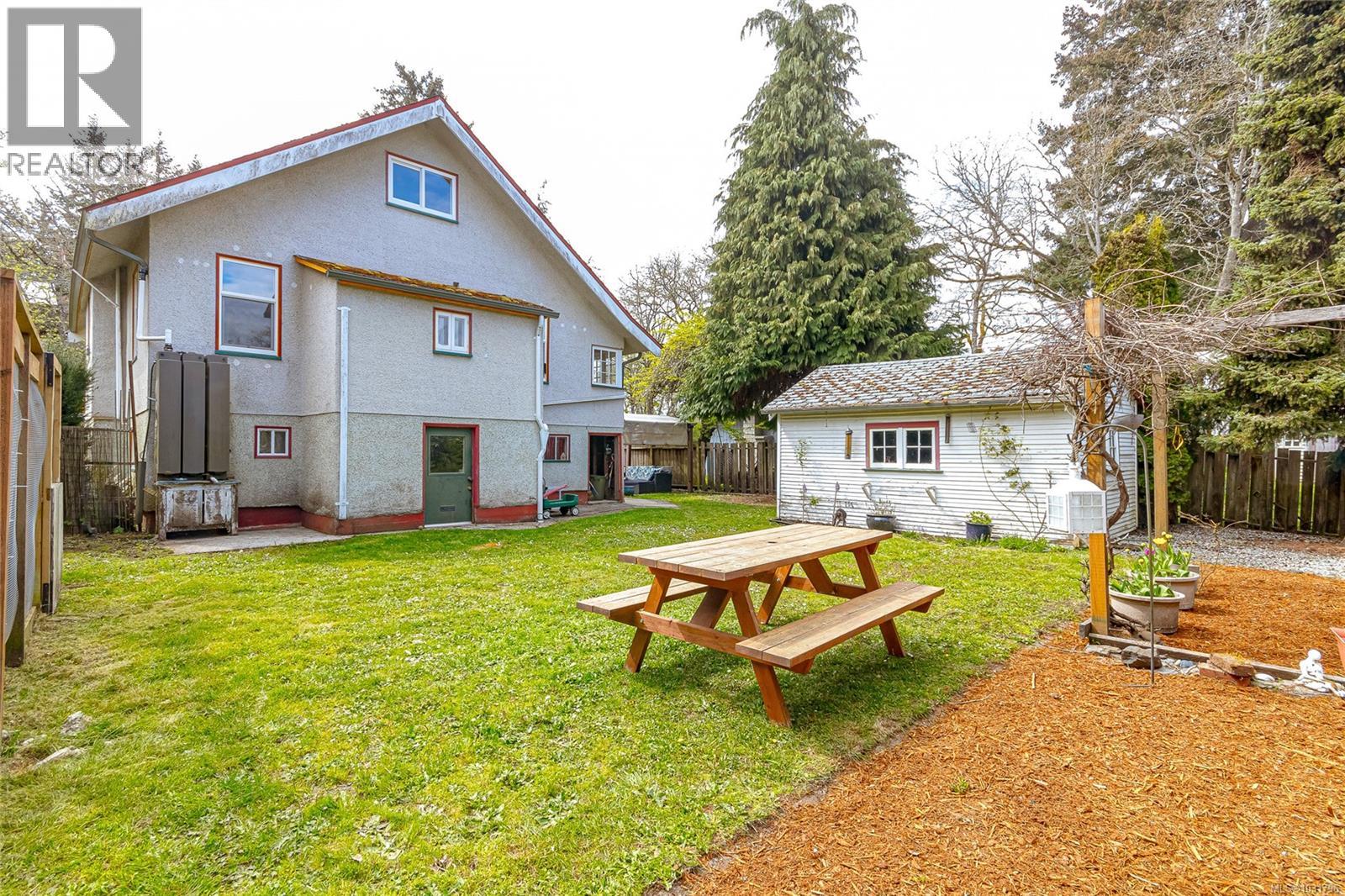 1080 JASMINE AVE - 32