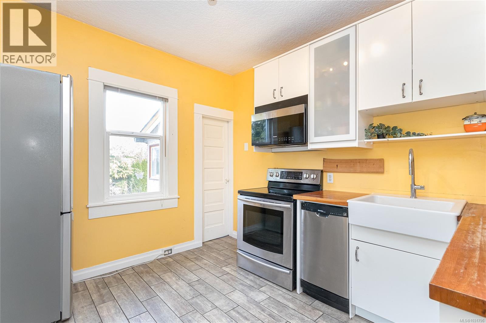 1080 JASMINE AVE - 9