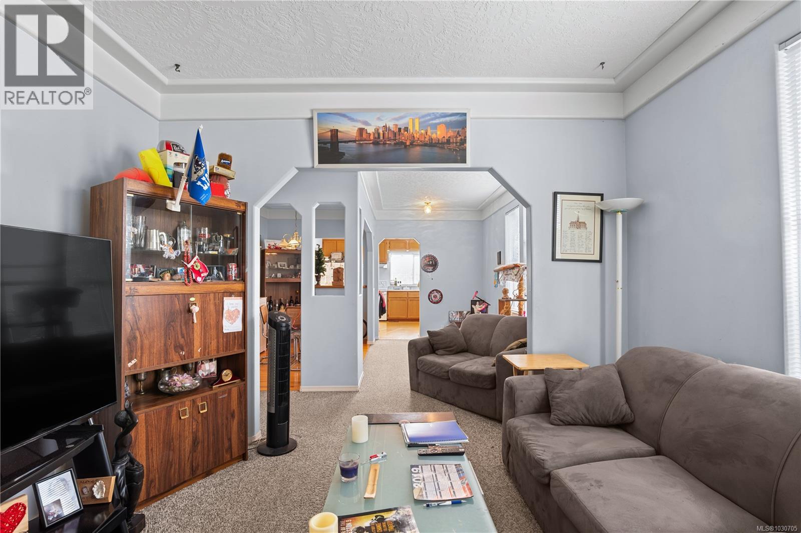 7909 EAST SAANICH RD - 10