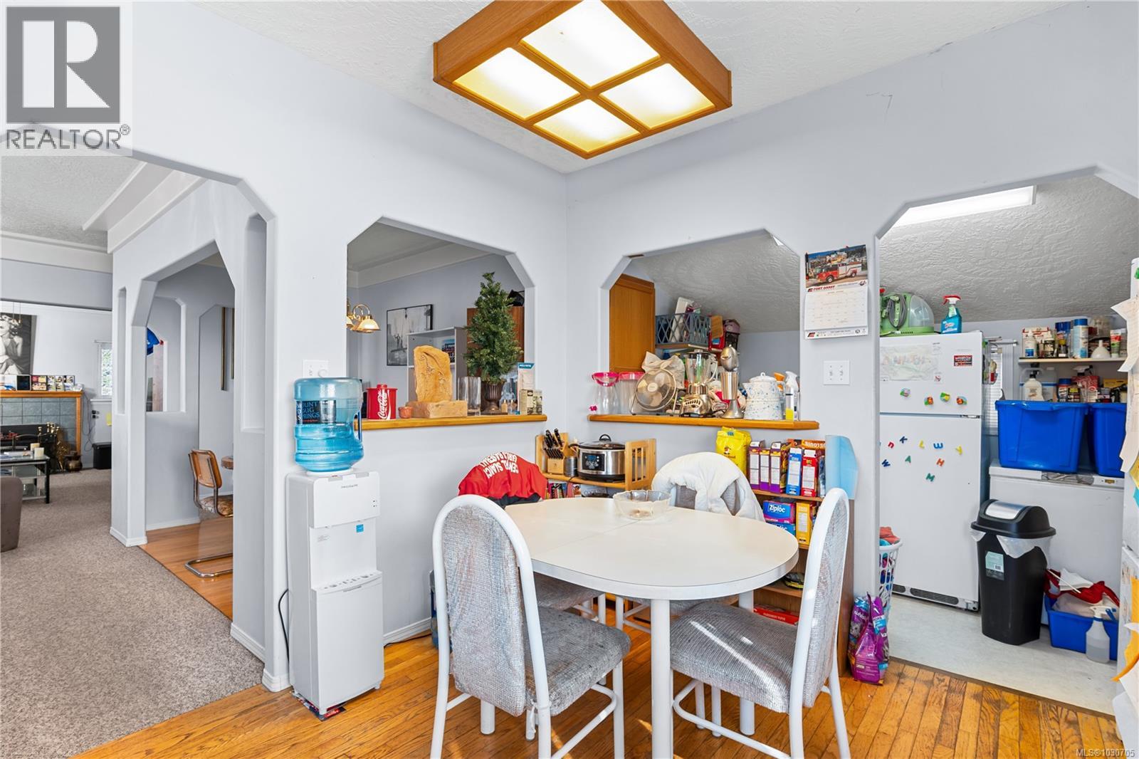 7909 EAST SAANICH RD - 17