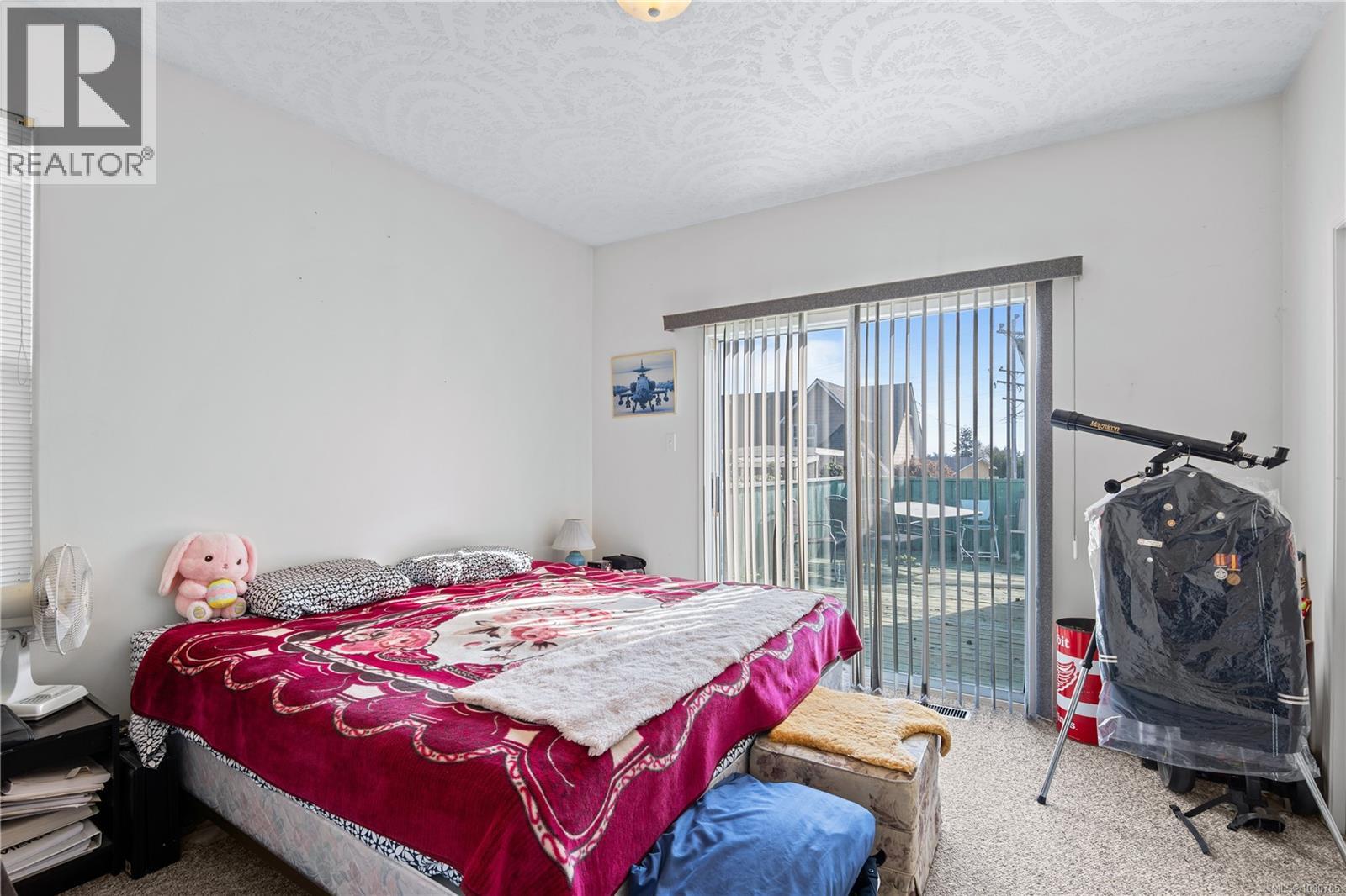 7909 East Saanich Rd - 20