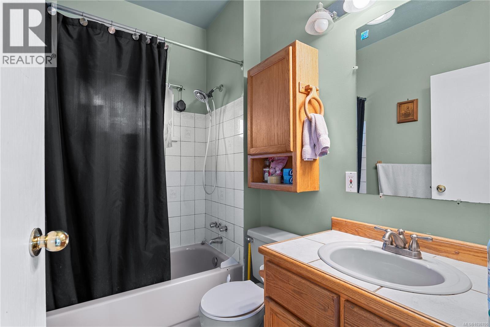 7909 EAST SAANICH RD - 21