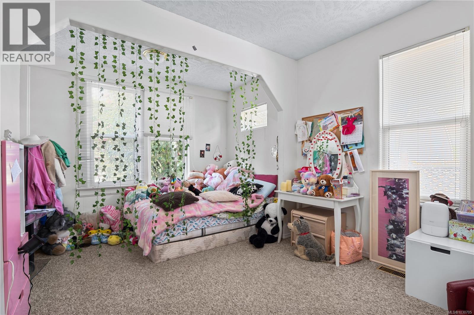 7909 East Saanich Rd - 22