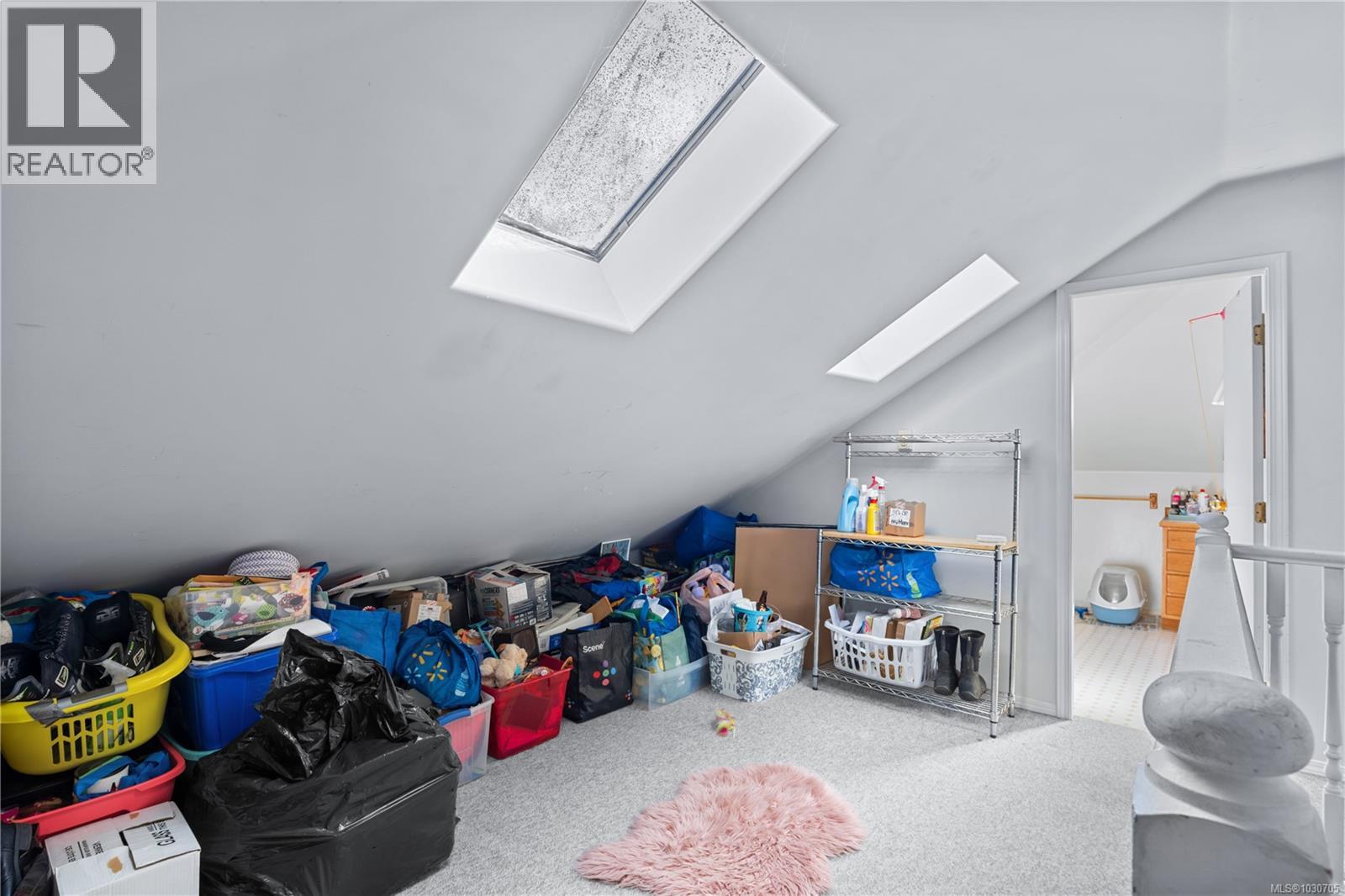 7909 EAST SAANICH RD - 23